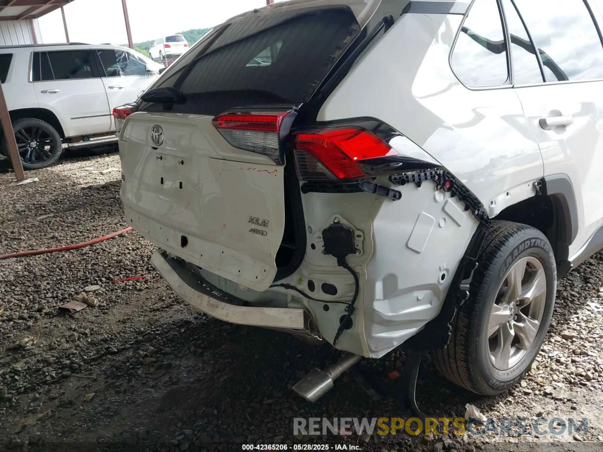 21 Photograph of a damaged car 2T3P1RFV2PC347498 TOYOTA RAV4 2023