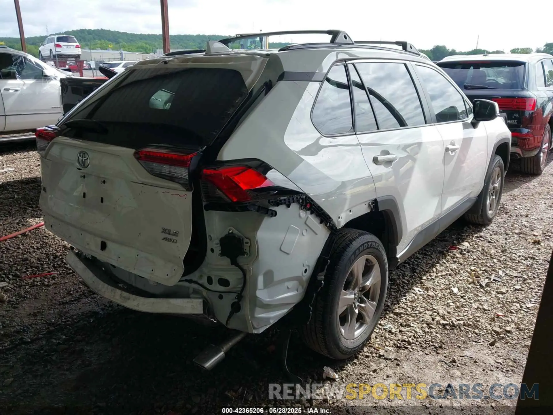 4 Photograph of a damaged car 2T3P1RFV2PC347498 TOYOTA RAV4 2023