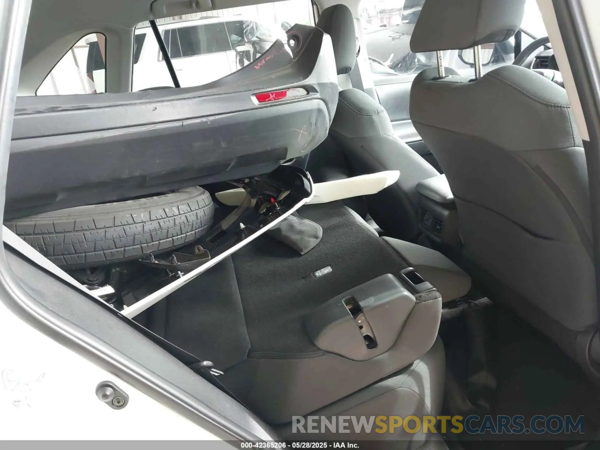 8 Photograph of a damaged car 2T3P1RFV2PC347498 TOYOTA RAV4 2023