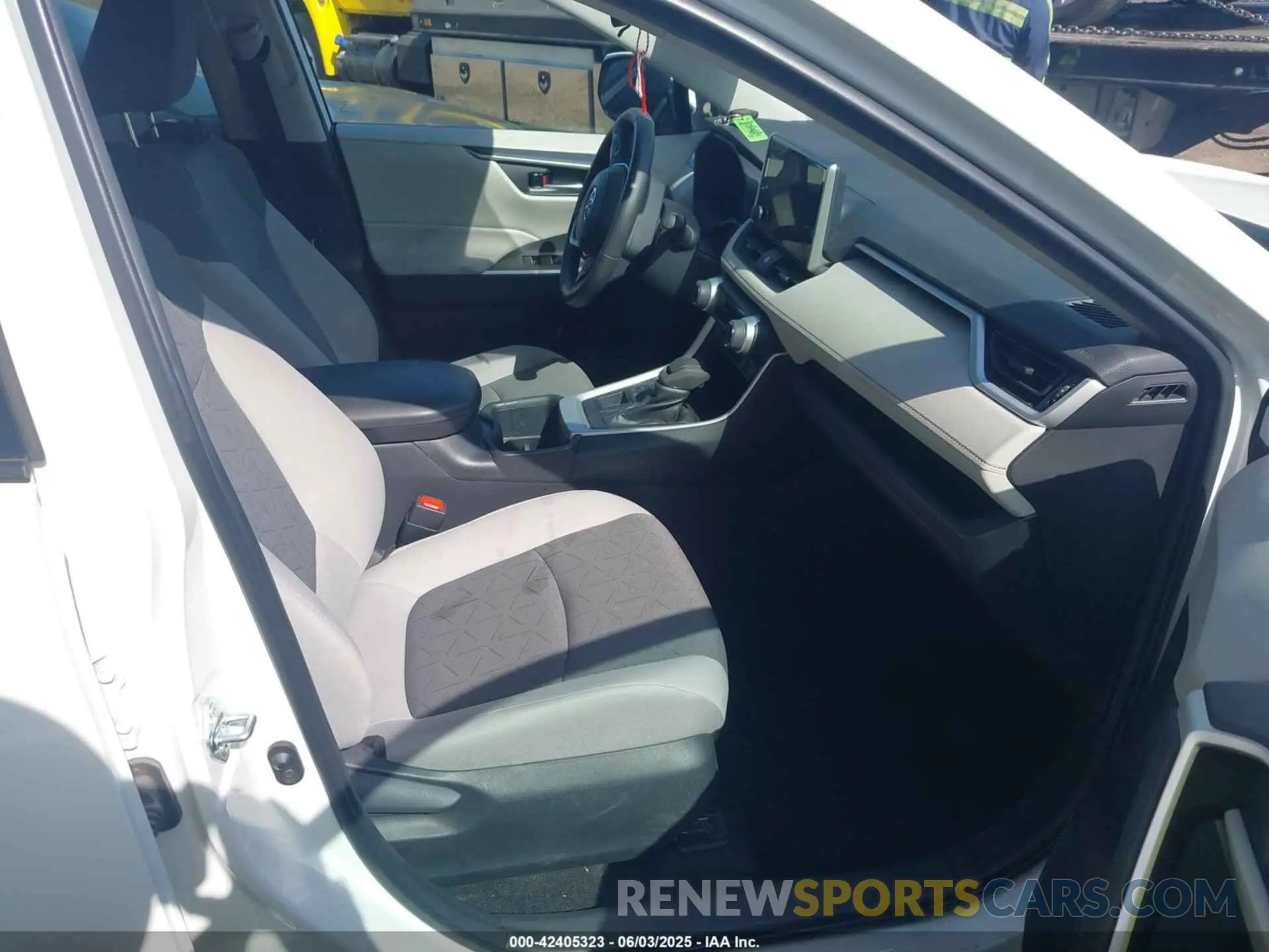 5 Photograph of a damaged car 2T3P1RFV4PC361287 TOYOTA RAV4 2023