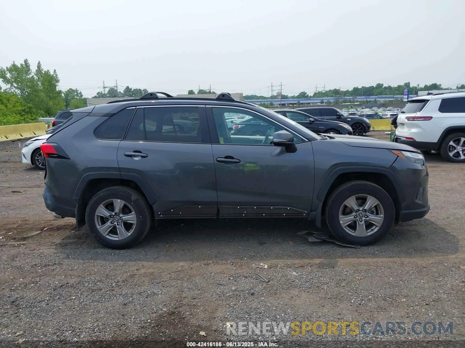 13 Photograph of a damaged car 2T3P1RFV5PC369009 TOYOTA RAV4 2023