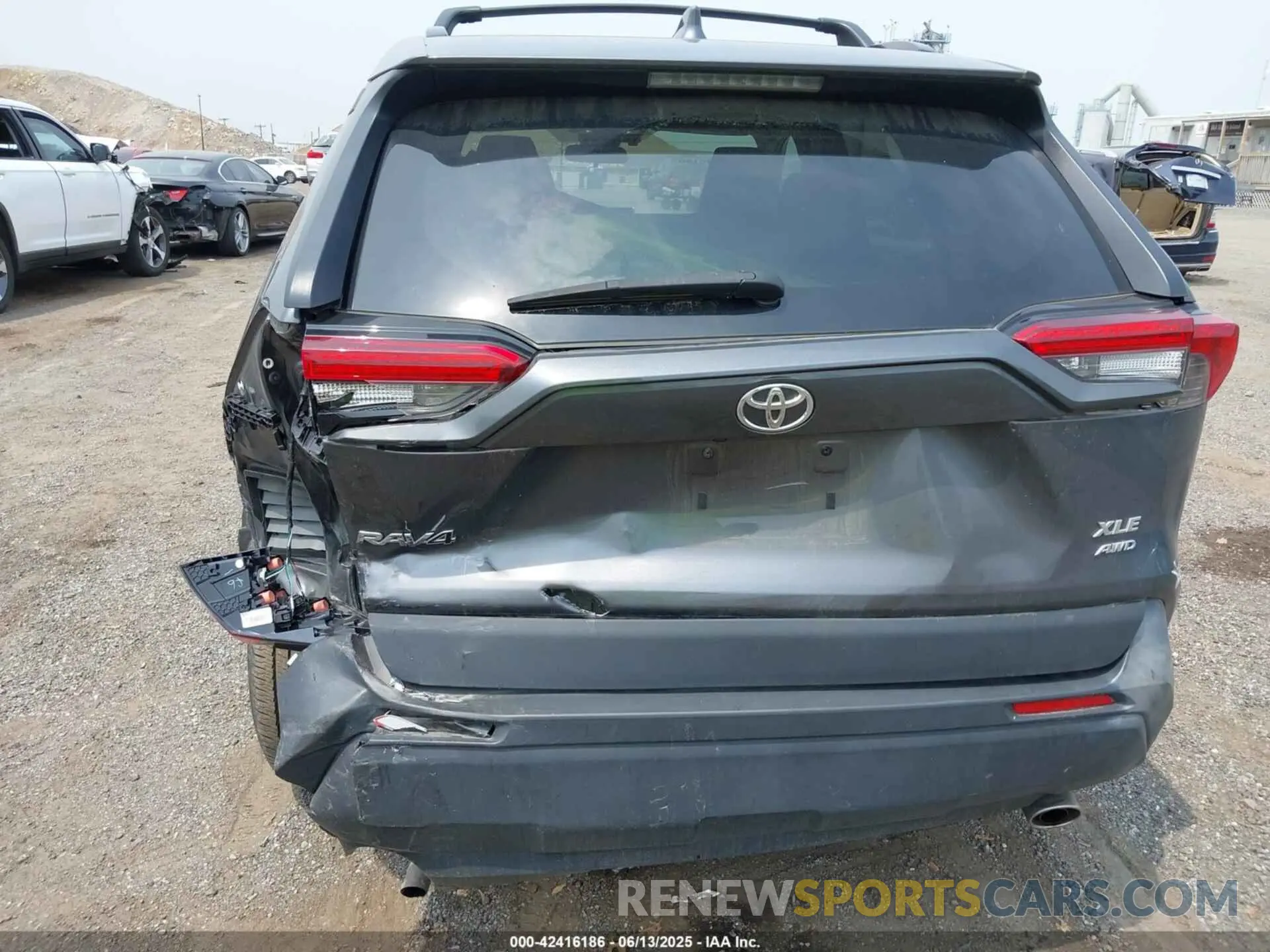 17 Photograph of a damaged car 2T3P1RFV5PC369009 TOYOTA RAV4 2023