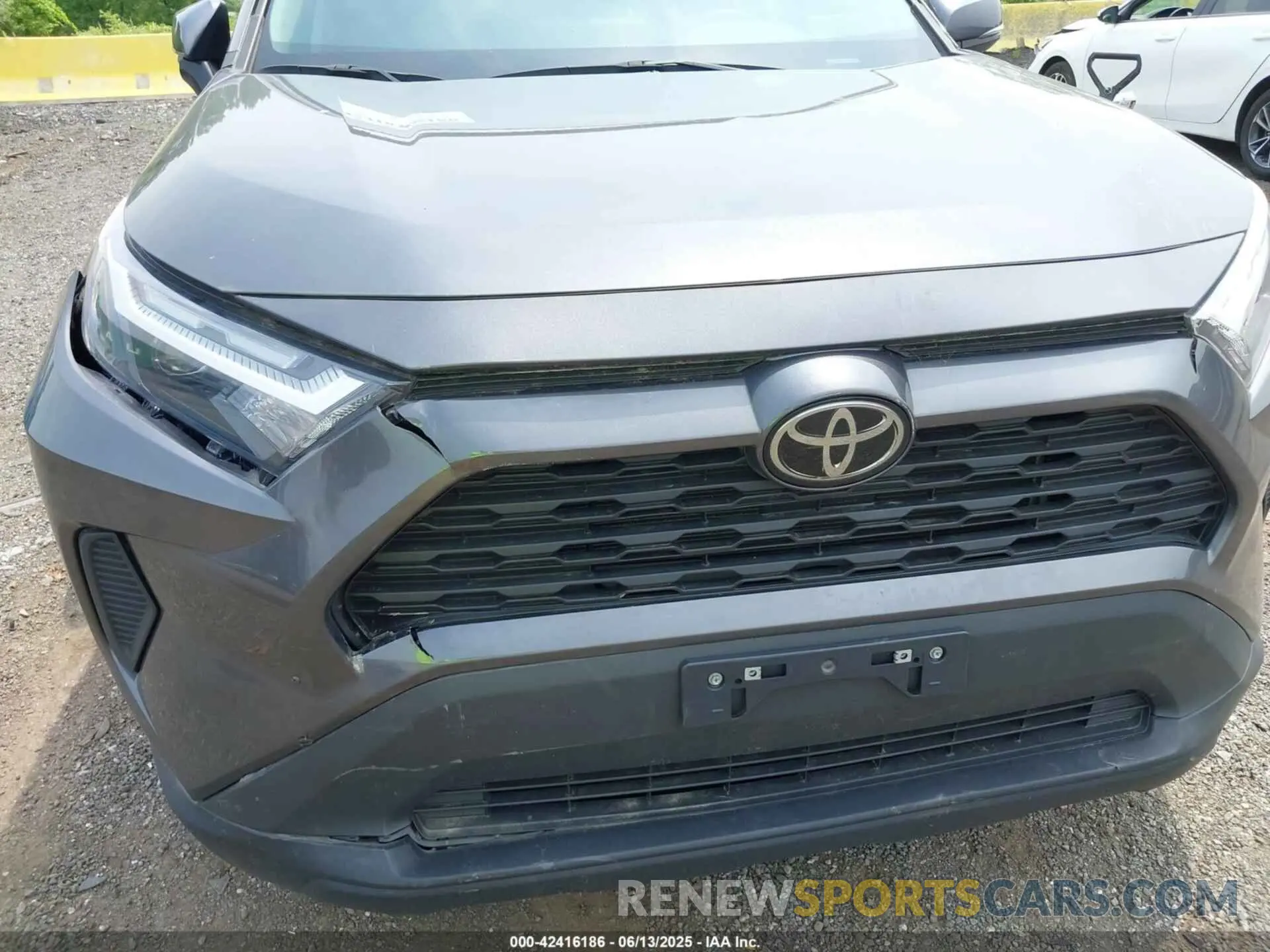 19 Photograph of a damaged car 2T3P1RFV5PC369009 TOYOTA RAV4 2023