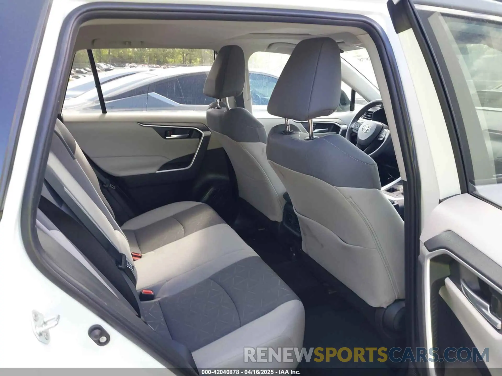 8 Photograph of a damaged car 2T3P1RFV6PC385994 TOYOTA RAV4 2023