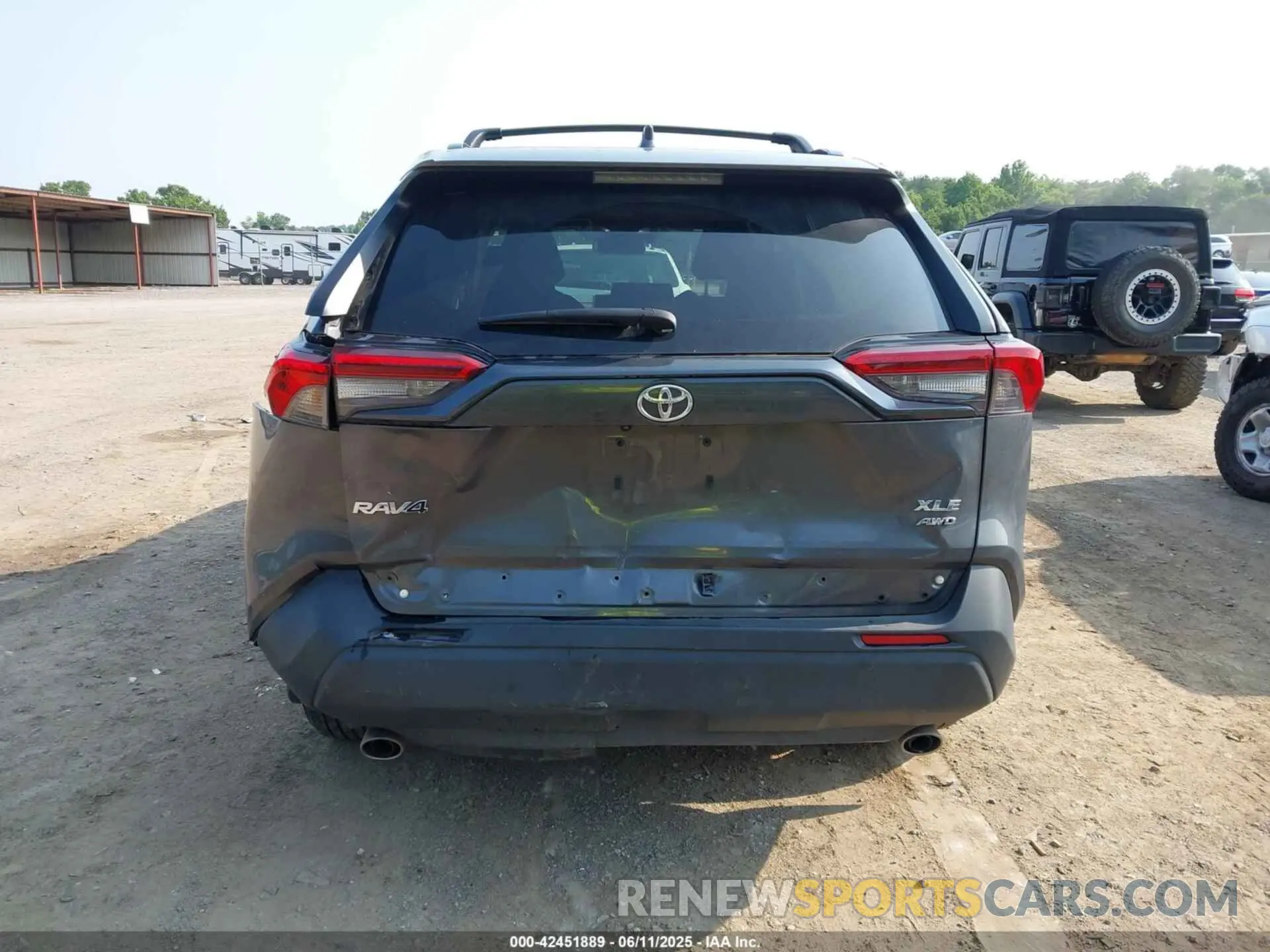 16 Photograph of a damaged car 2T3P1RFV6PW399716 TOYOTA RAV4 2023