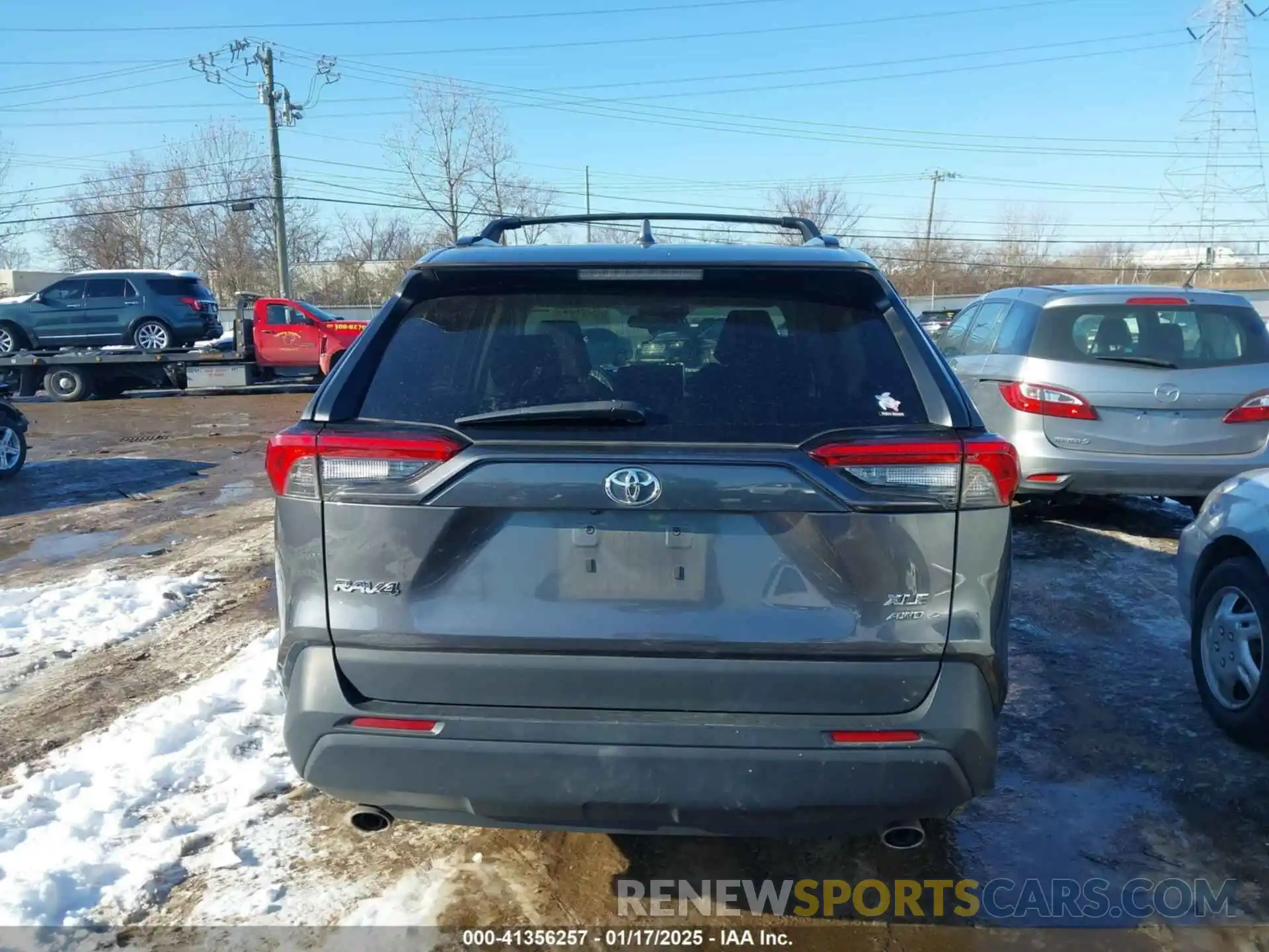 17 Photograph of a damaged car 2T3P1RFV7PW355708 TOYOTA RAV4 2023