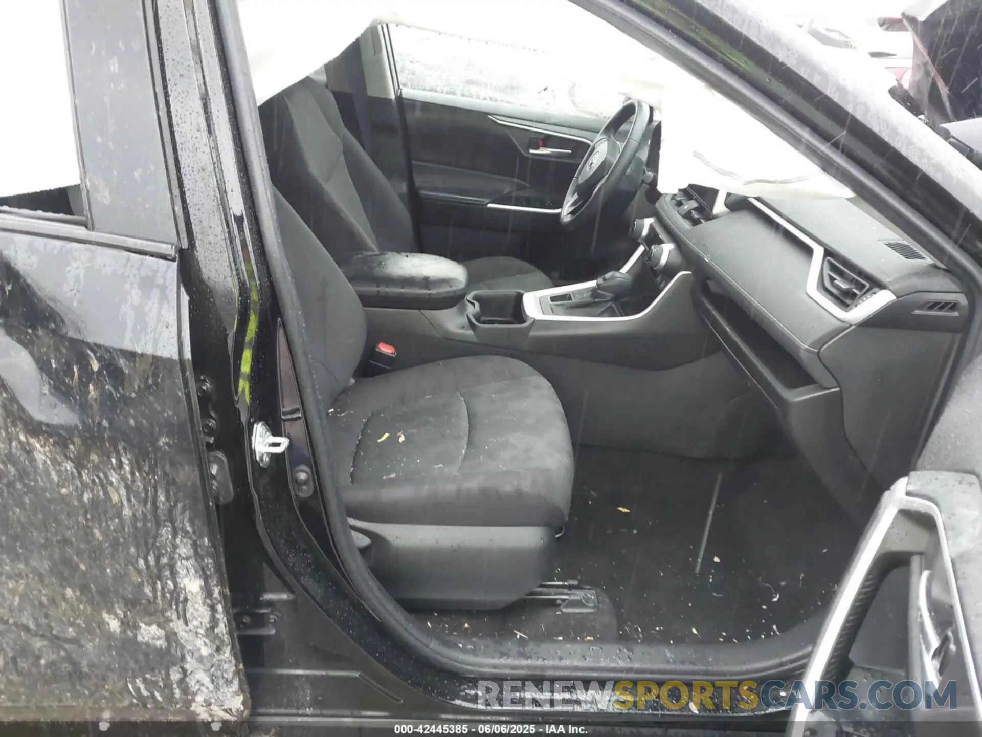 5 Photograph of a damaged car 2T3P1RFV8PC373362 TOYOTA RAV4 2023