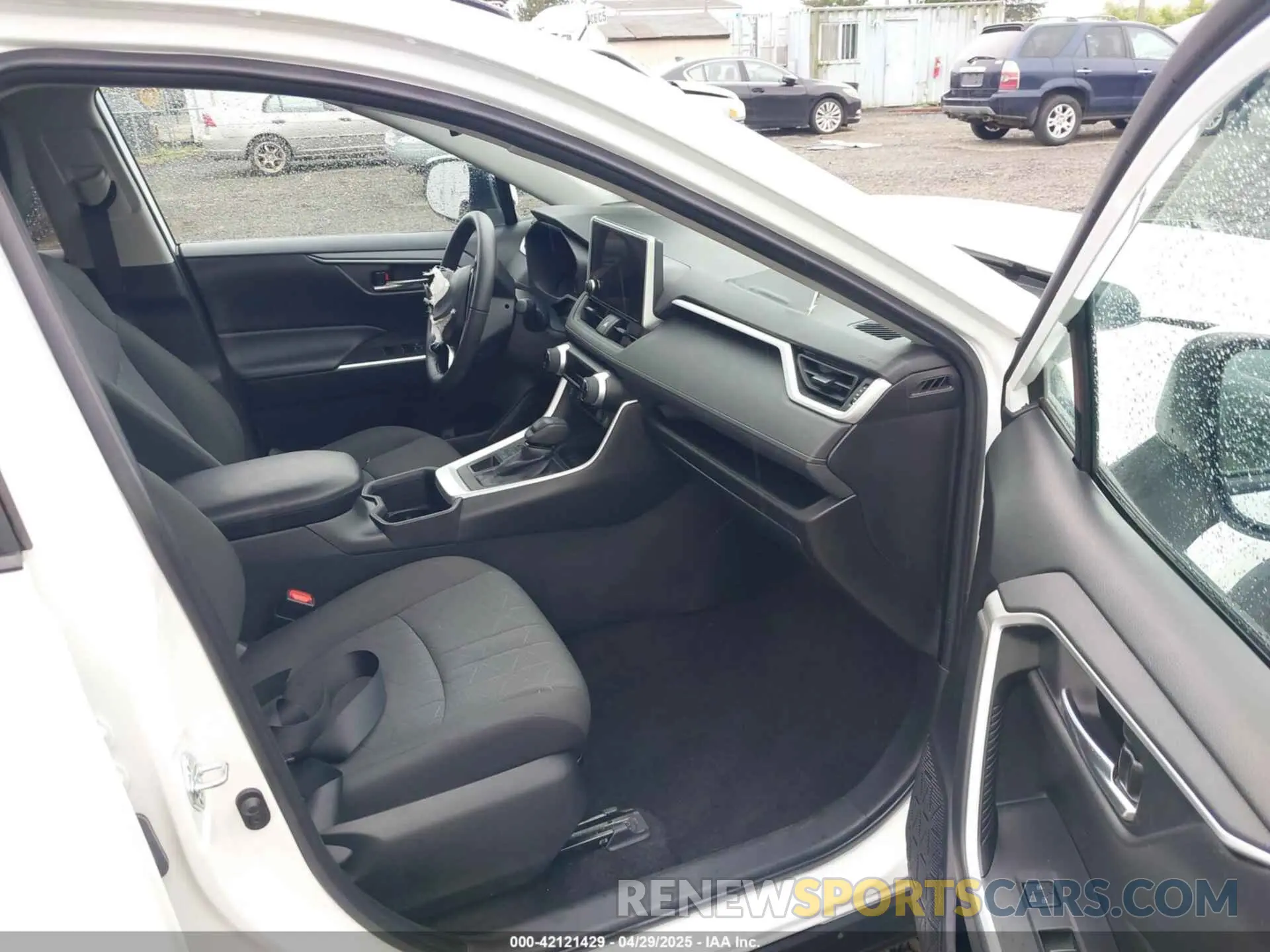 5 Photograph of a damaged car 2T3P1RFV8PW345799 TOYOTA RAV4 2023