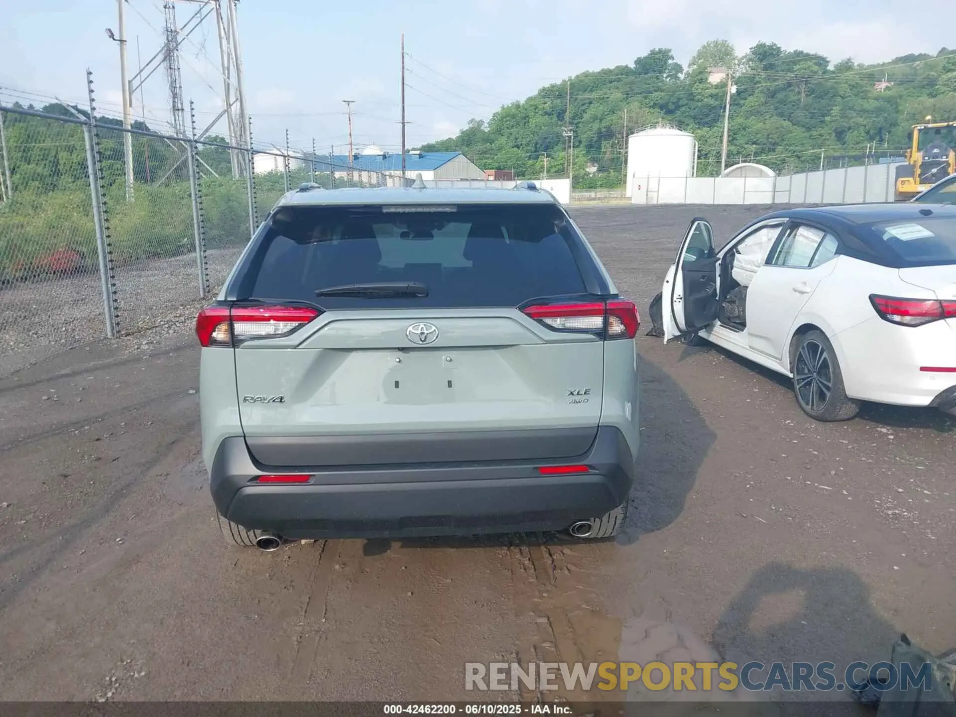 17 Photograph of a damaged car 2T3P1RFV8PW353465 TOYOTA RAV4 2023