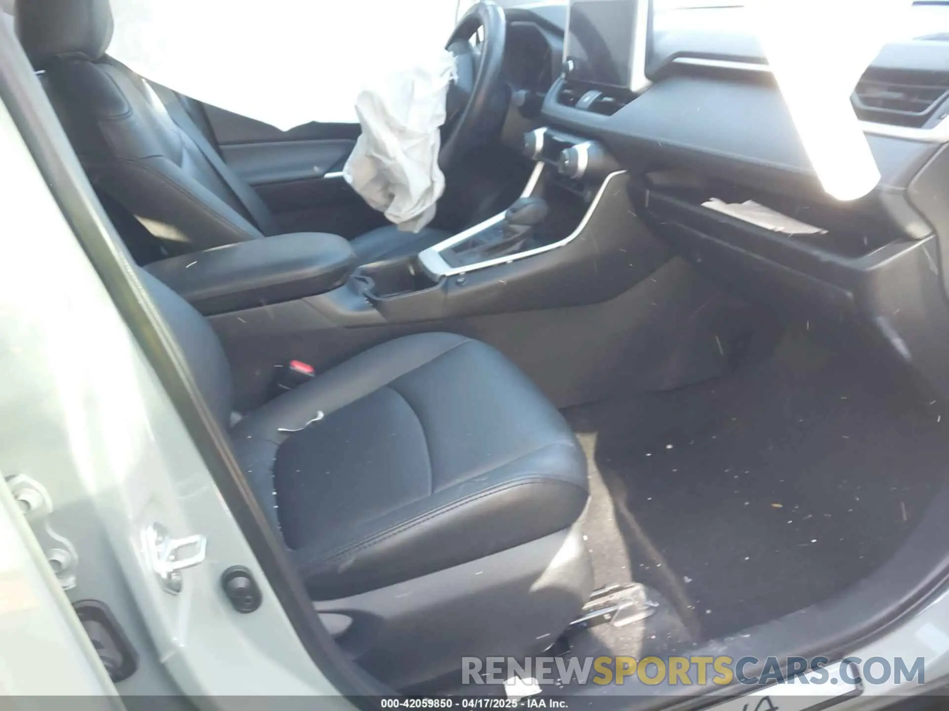 5 Photograph of a damaged car 2T3P1RFV8PW402471 TOYOTA RAV4 2023
