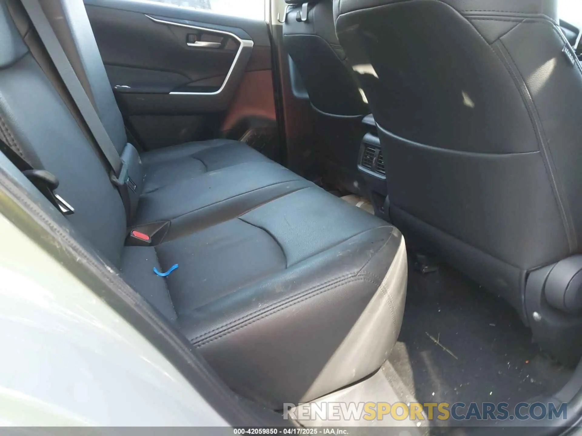 8 Photograph of a damaged car 2T3P1RFV8PW402471 TOYOTA RAV4 2023