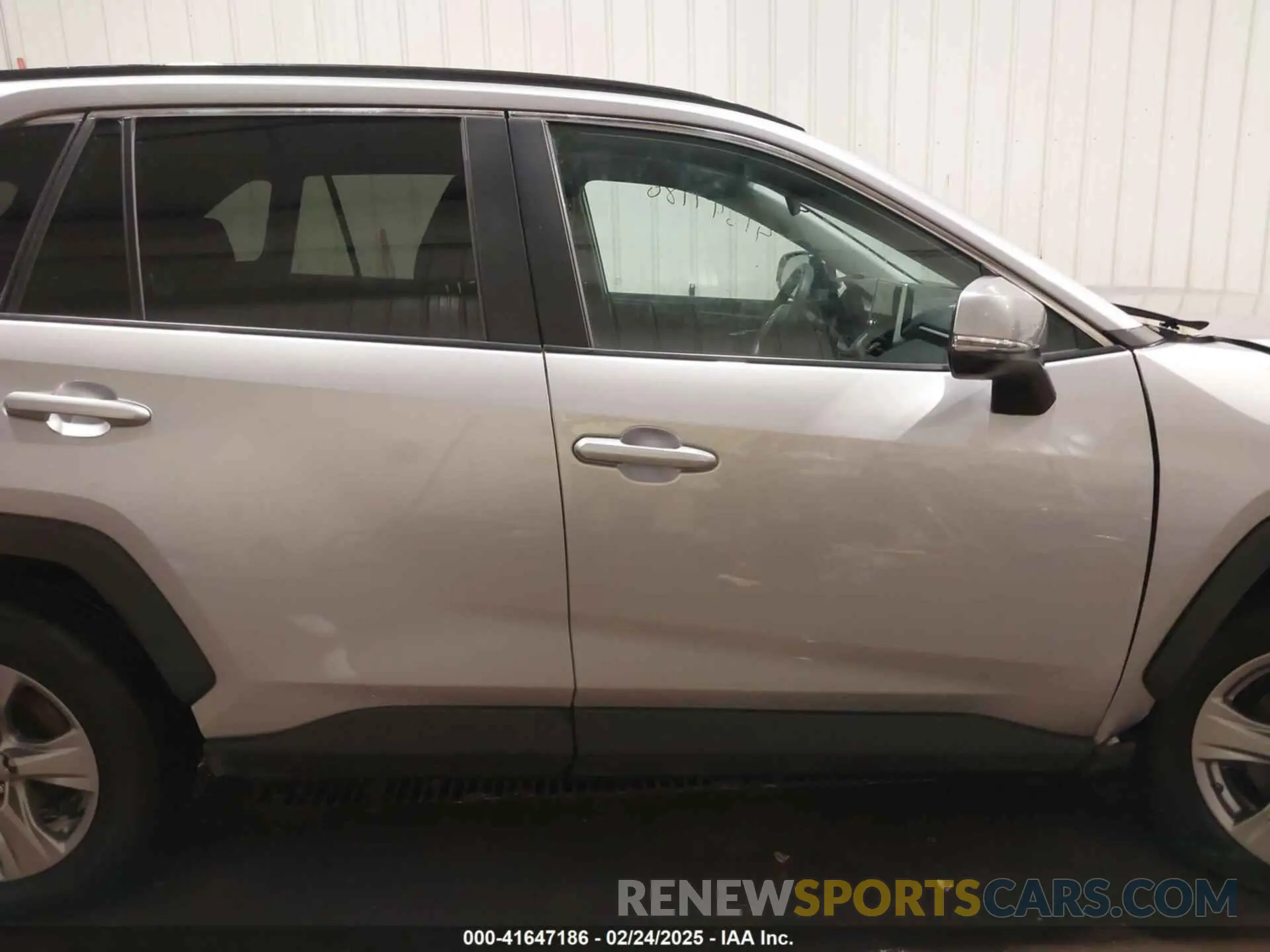 14 Photograph of a damaged car 2T3P1RFV9PC327717 TOYOTA RAV4 2023