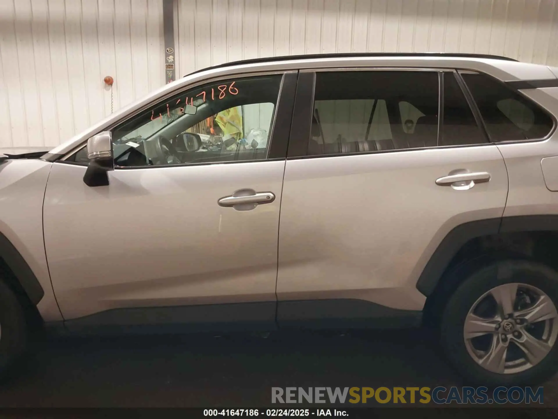15 Photograph of a damaged car 2T3P1RFV9PC327717 TOYOTA RAV4 2023