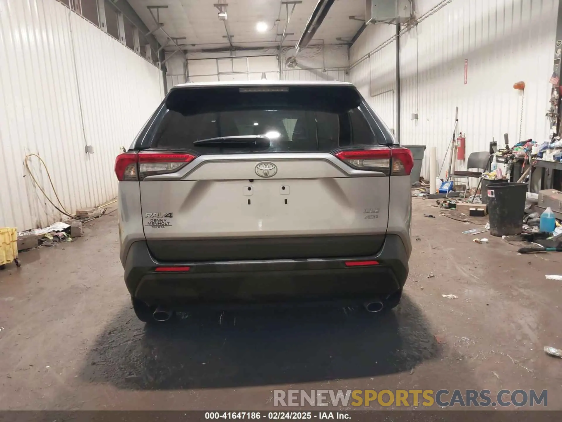 17 Photograph of a damaged car 2T3P1RFV9PC327717 TOYOTA RAV4 2023