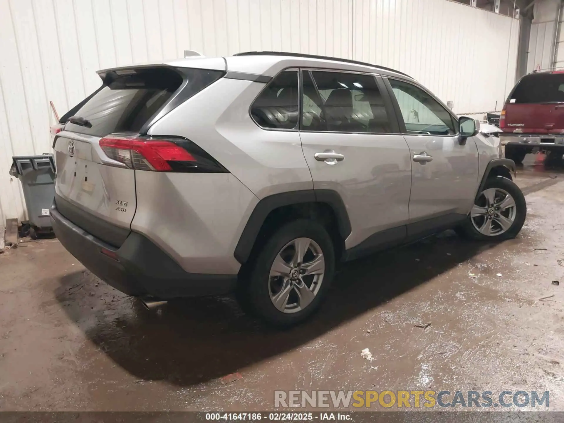 4 Photograph of a damaged car 2T3P1RFV9PC327717 TOYOTA RAV4 2023