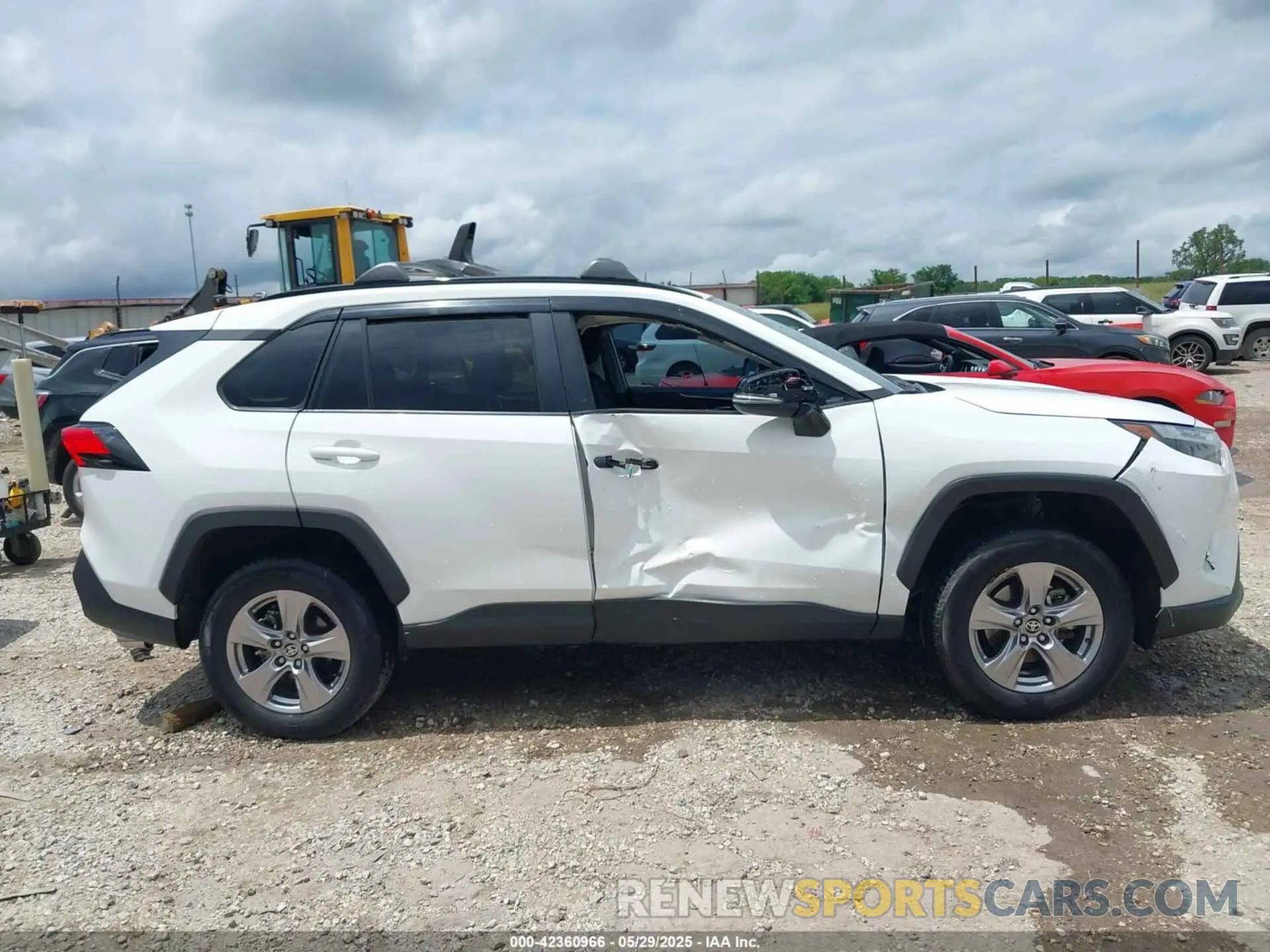 13 Photograph of a damaged car 2T3P1RFVXPW356030 TOYOTA RAV4 2023