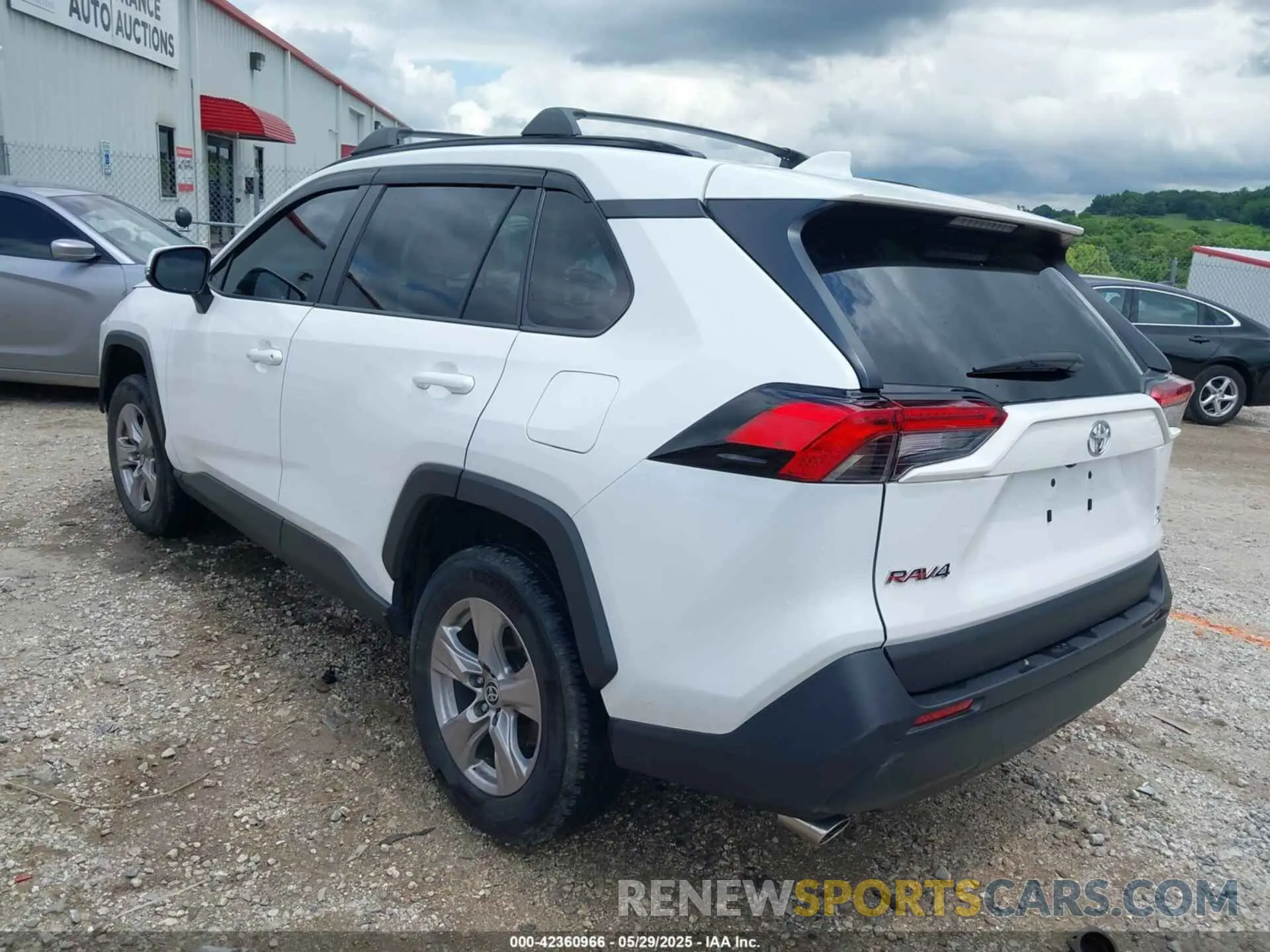 3 Photograph of a damaged car 2T3P1RFVXPW356030 TOYOTA RAV4 2023