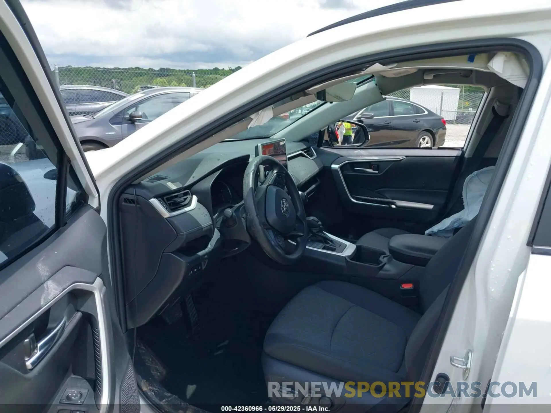 5 Photograph of a damaged car 2T3P1RFVXPW356030 TOYOTA RAV4 2023