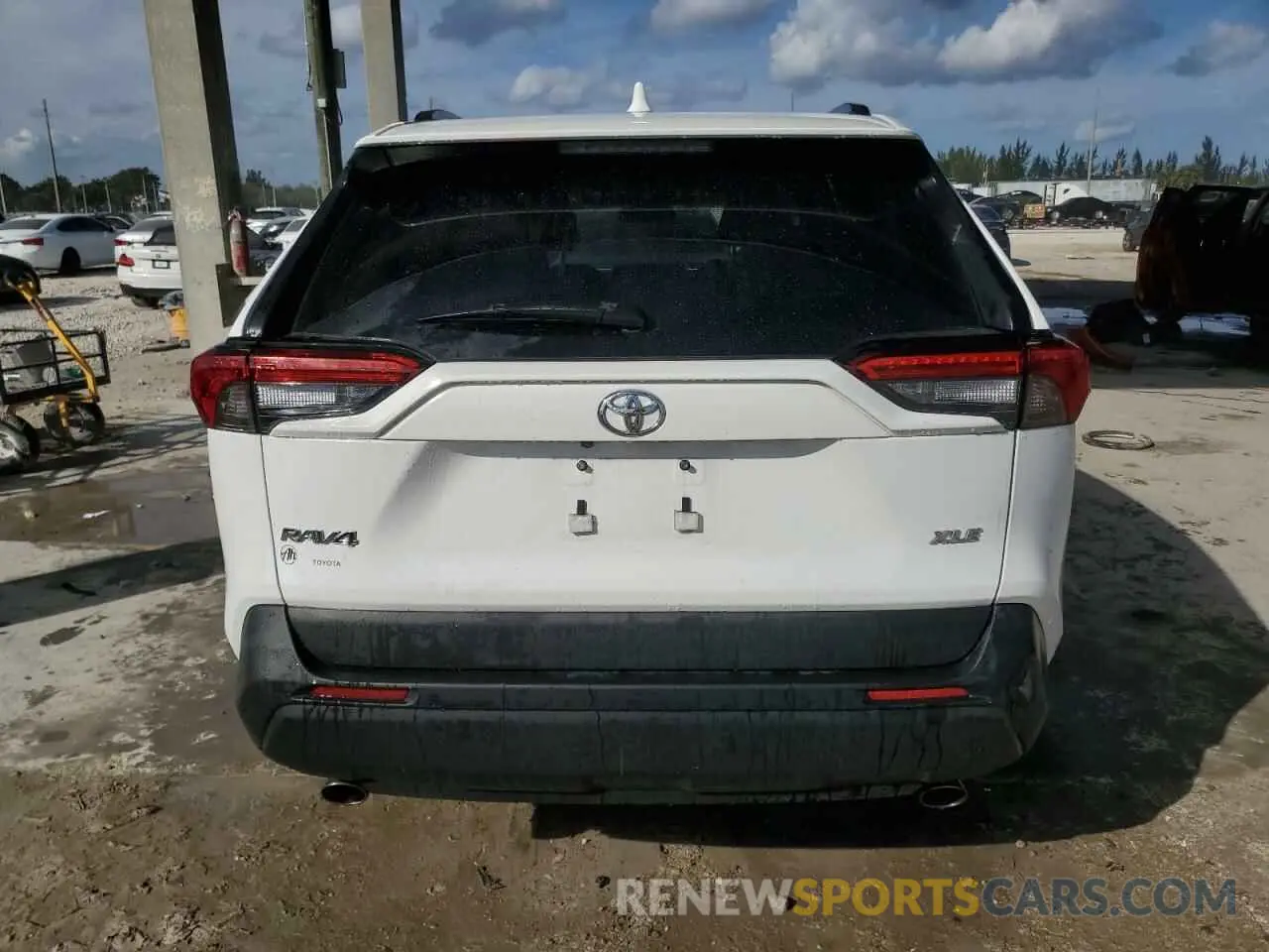6 Photograph of a damaged car 2T3W1RFV0PC242955 TOYOTA RAV4 2023
