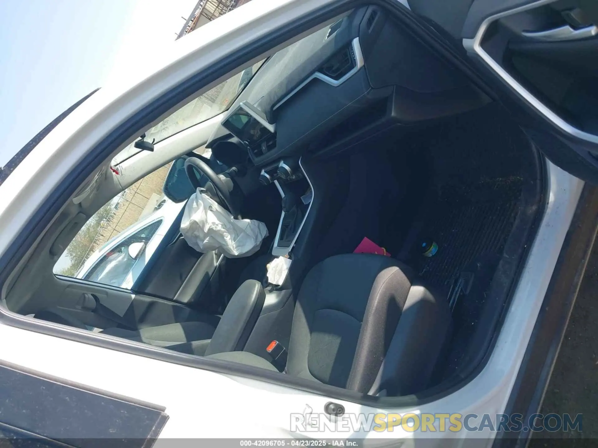 5 Photograph of a damaged car 2T3W1RFV0PW269894 TOYOTA RAV4 2023