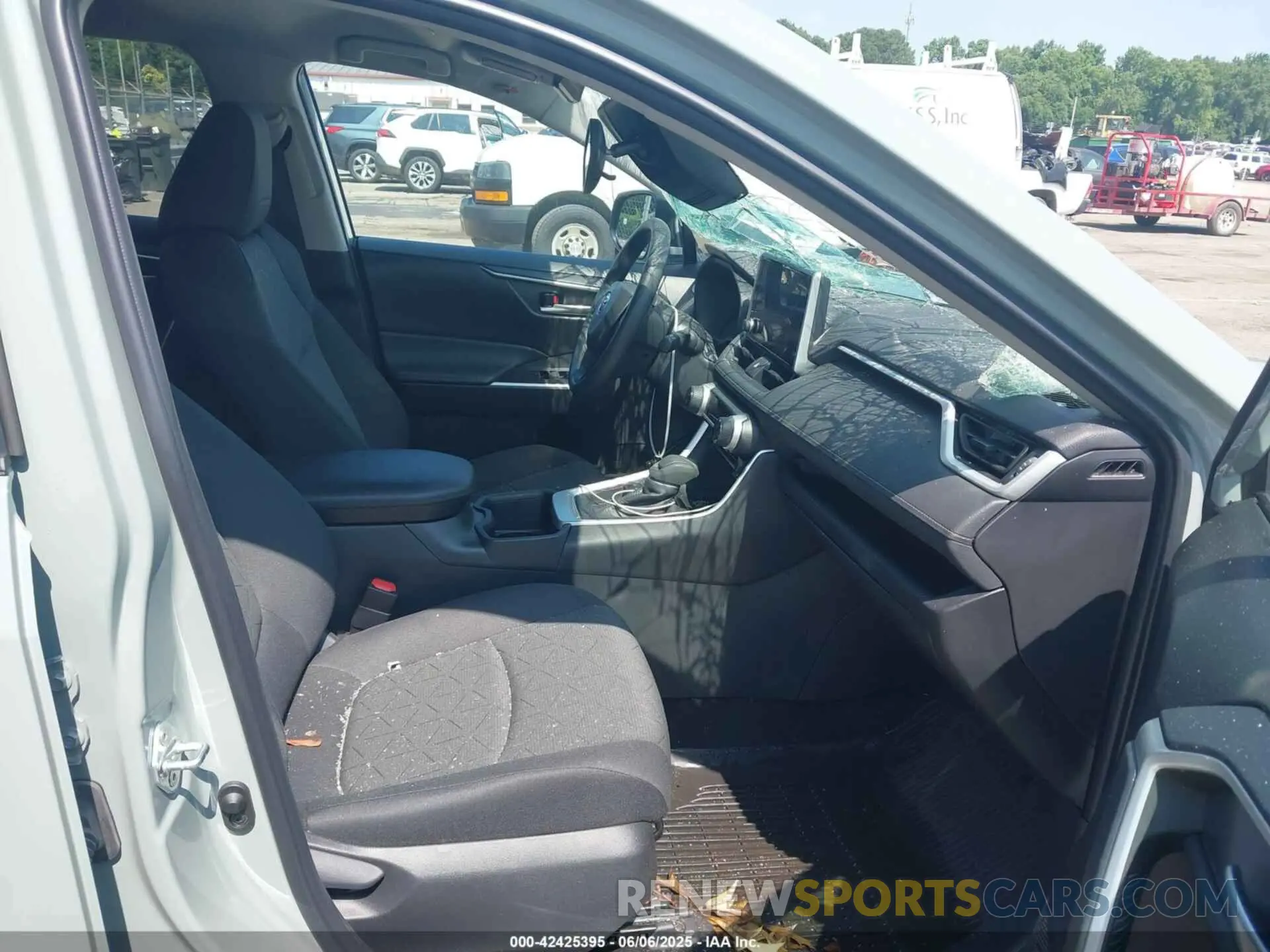5 Photograph of a damaged car 2T3W1RFV0PW292835 TOYOTA RAV4 2023