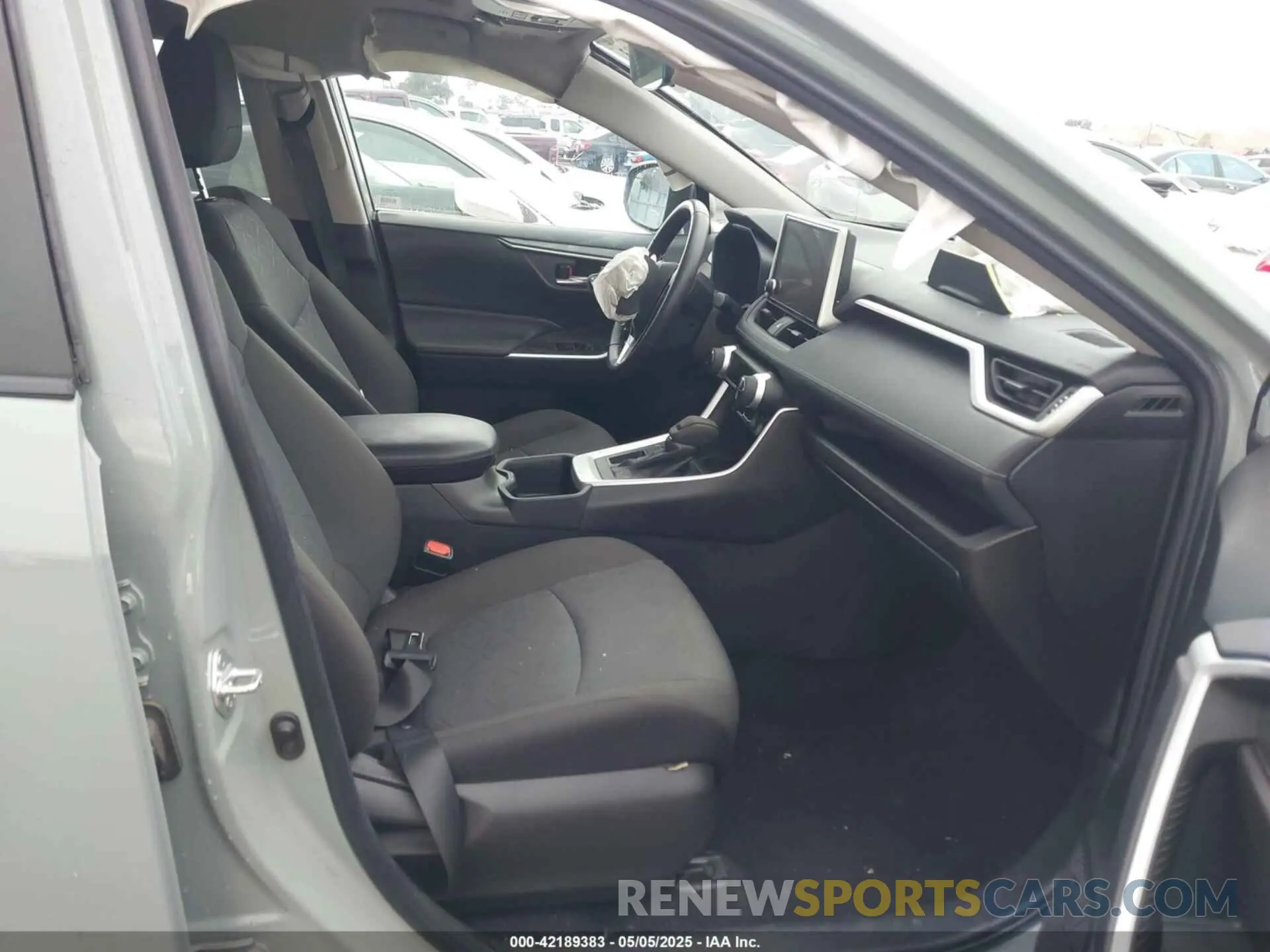 5 Photograph of a damaged car 2T3W1RFV8PW239168 TOYOTA RAV4 2023