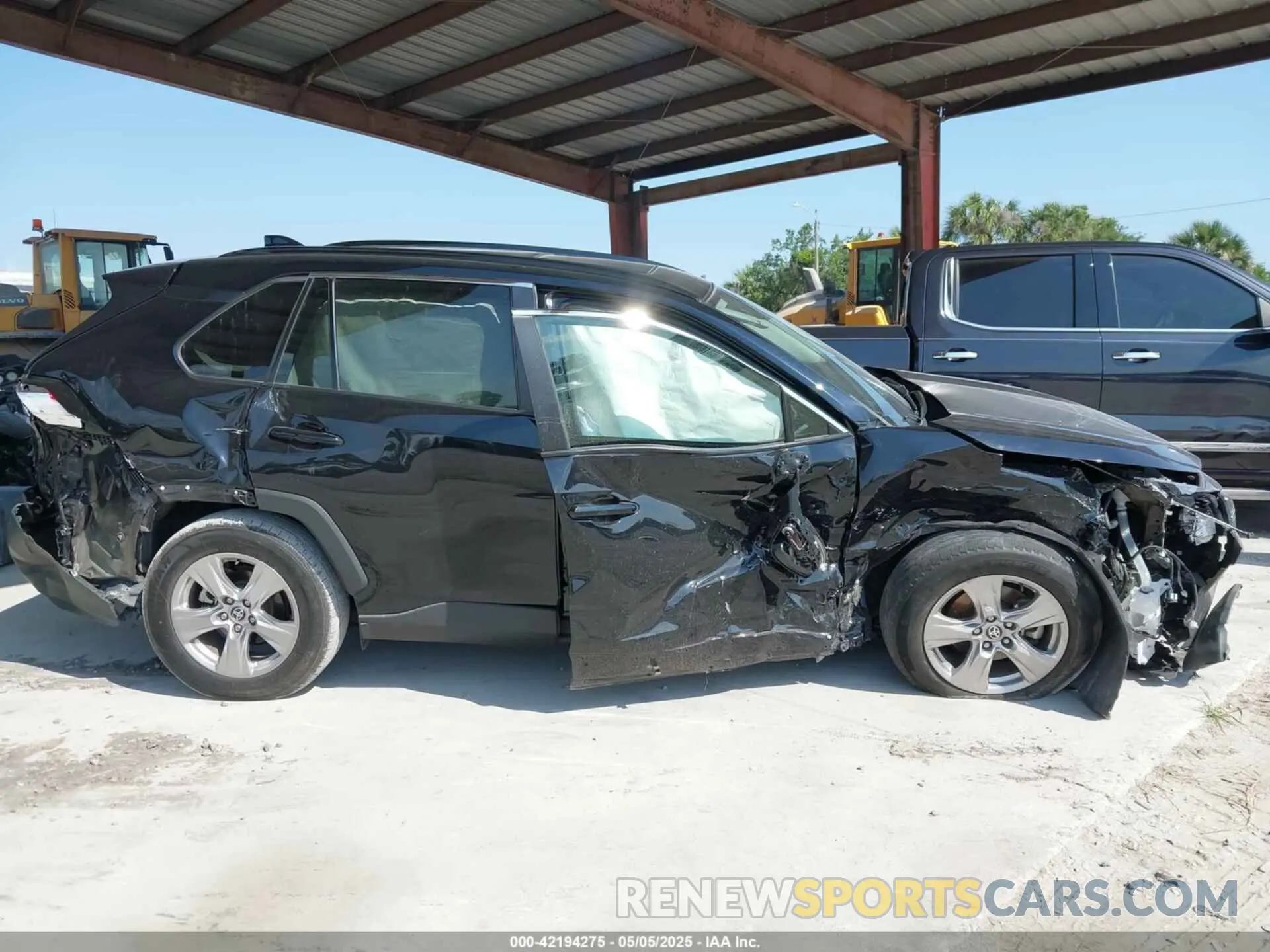 14 Photograph of a damaged car 2T3W1RFVXPW249197 TOYOTA RAV4 2023