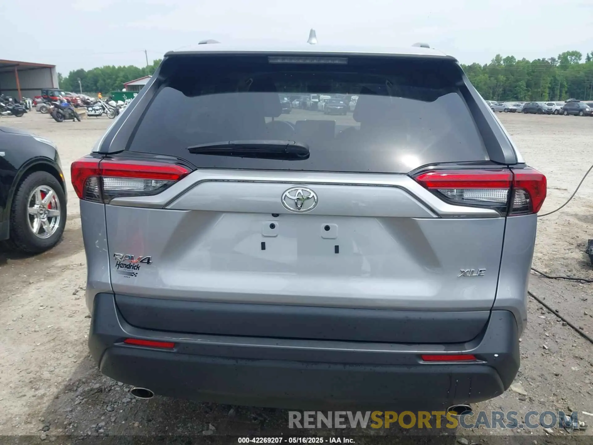 17 Photograph of a damaged car 2T3W1RFVXPW263133 TOYOTA RAV4 2023