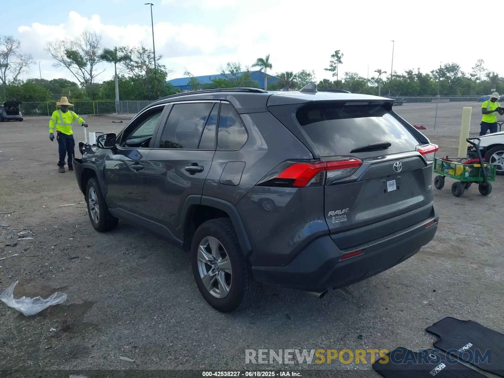 3 Photograph of a damaged car 2T3W1RFVXPW282460 TOYOTA RAV4 2023