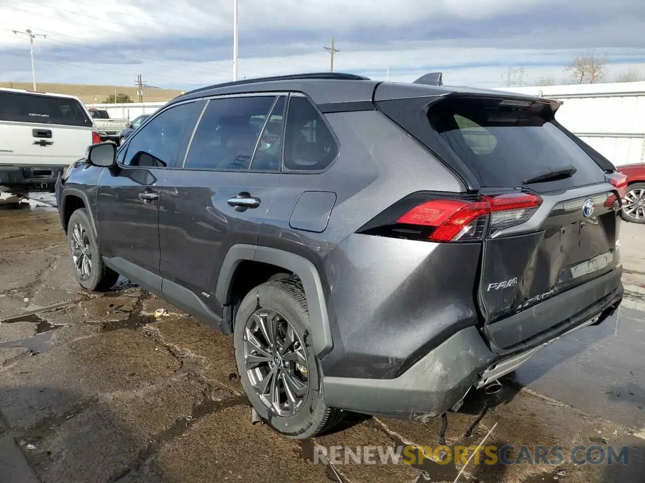 2 Photograph of a damaged car 4T3D6RFV4PU122101 TOYOTA RAV4 2023