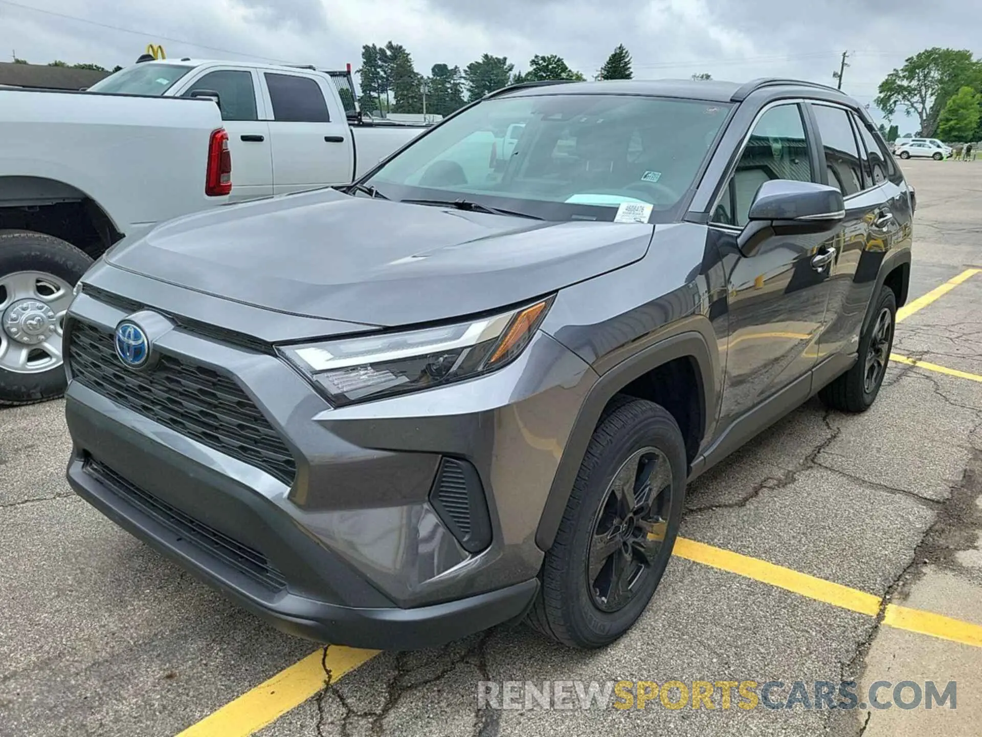 18 Photograph of a damaged car 4T3RWRFV3PU100886 TOYOTA RAV4 2023