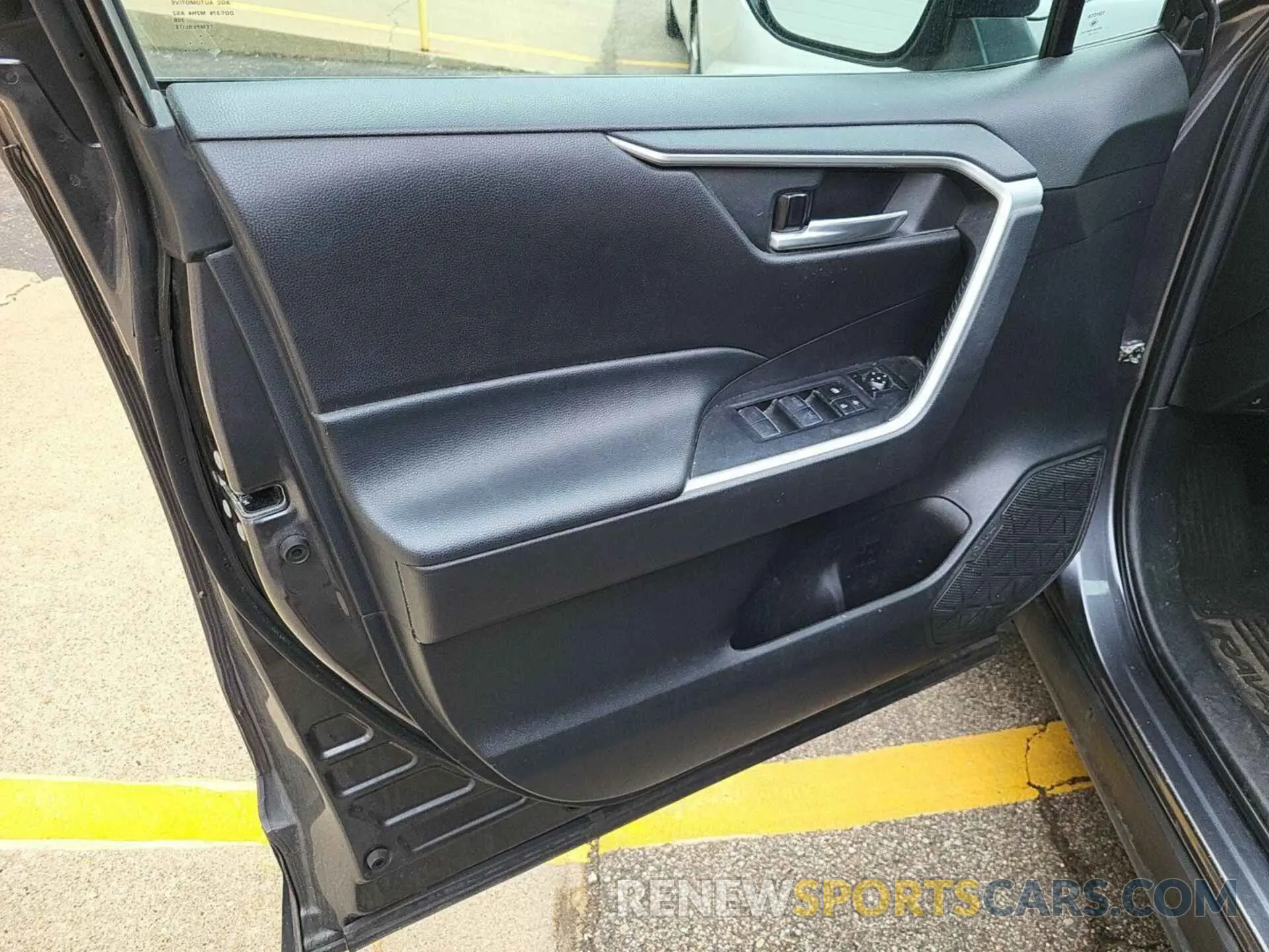 5 Photograph of a damaged car 4T3RWRFV3PU100886 TOYOTA RAV4 2023