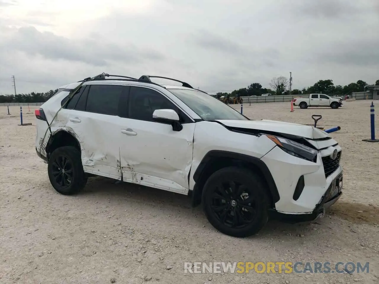 4 Photograph of a damaged car 4T3T6RFV0PU139361 TOYOTA RAV4 2023