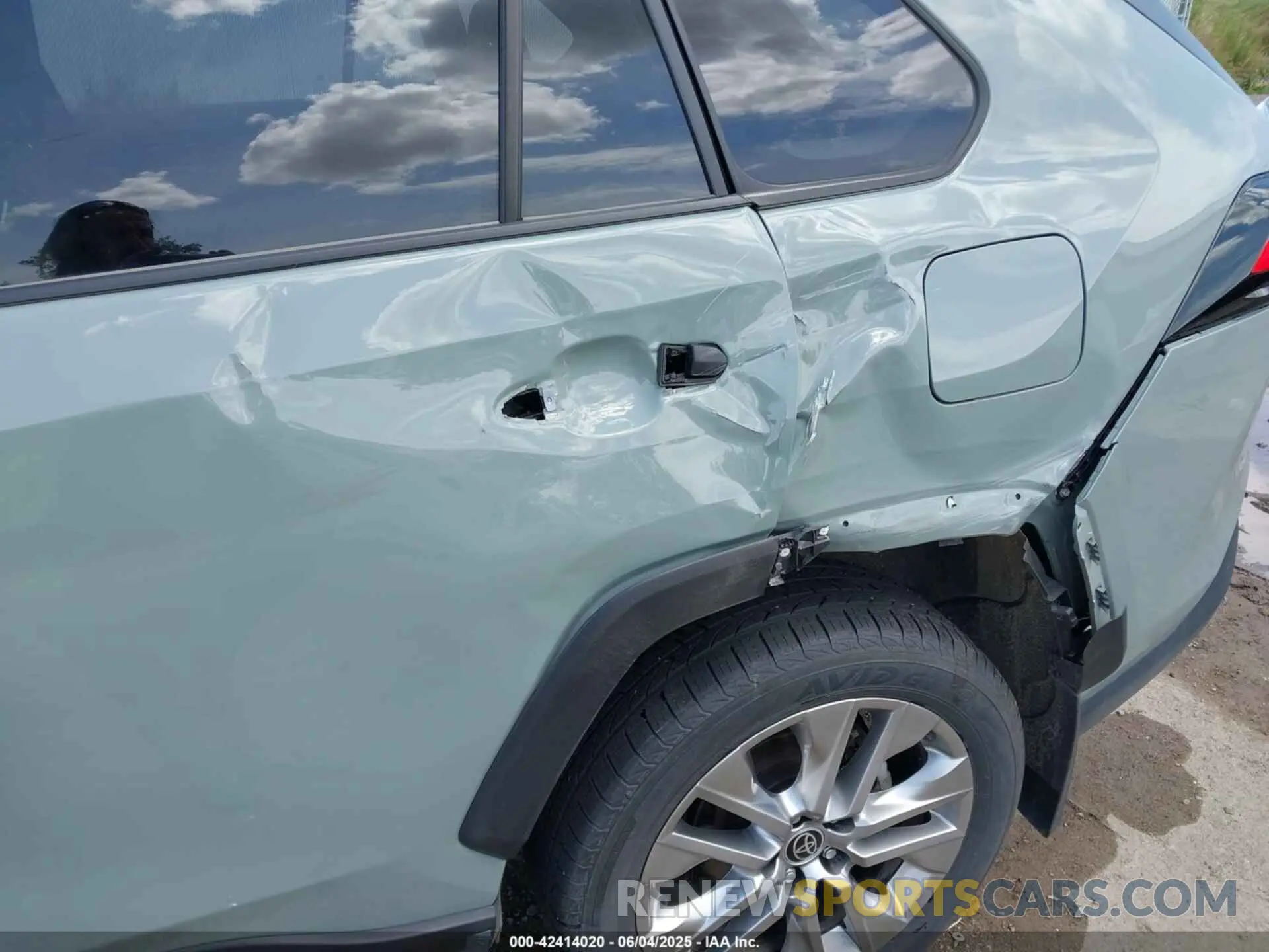 17 Photograph of a damaged car JTMA1RFV8PD097668 TOYOTA RAV4 2023