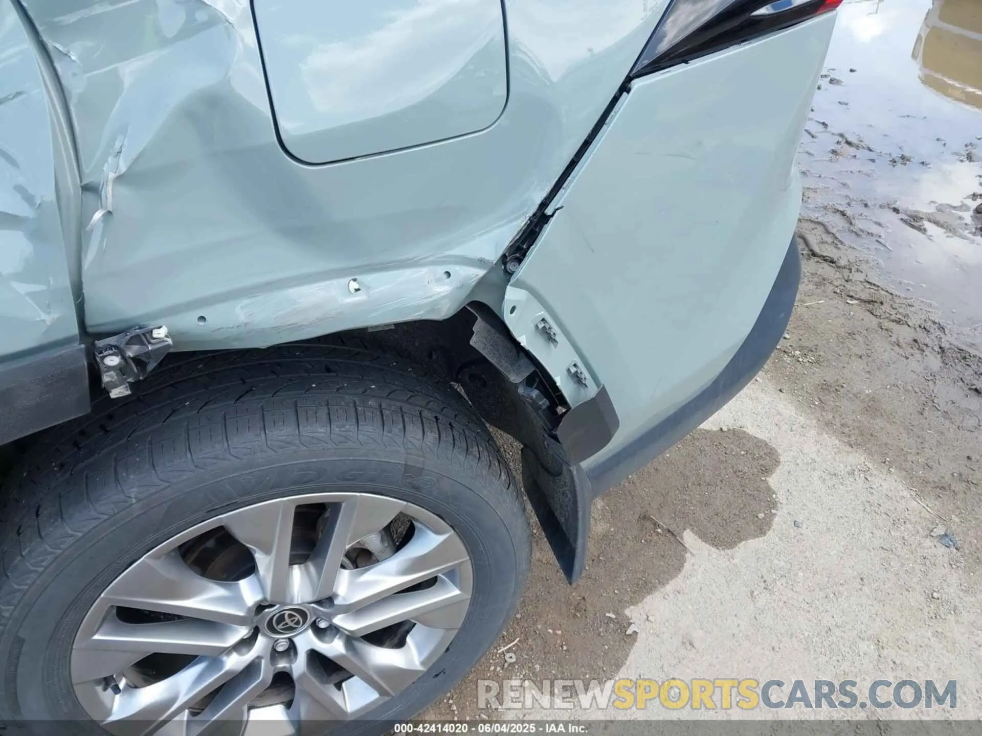 18 Photograph of a damaged car JTMA1RFV8PD097668 TOYOTA RAV4 2023