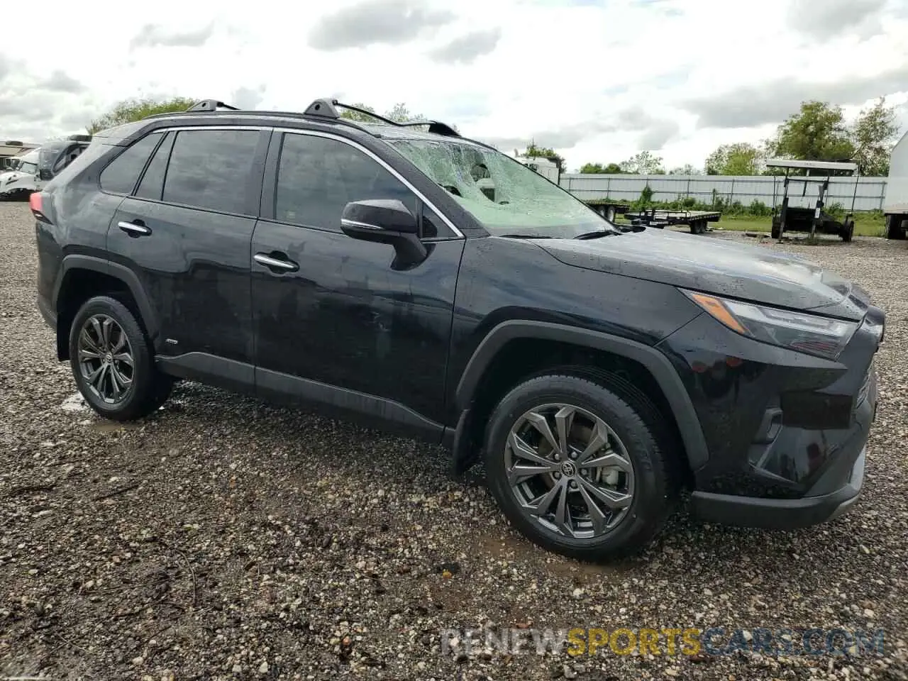 4 Photograph of a damaged car JTMD6RFV0PD114302 TOYOTA RAV4 2023