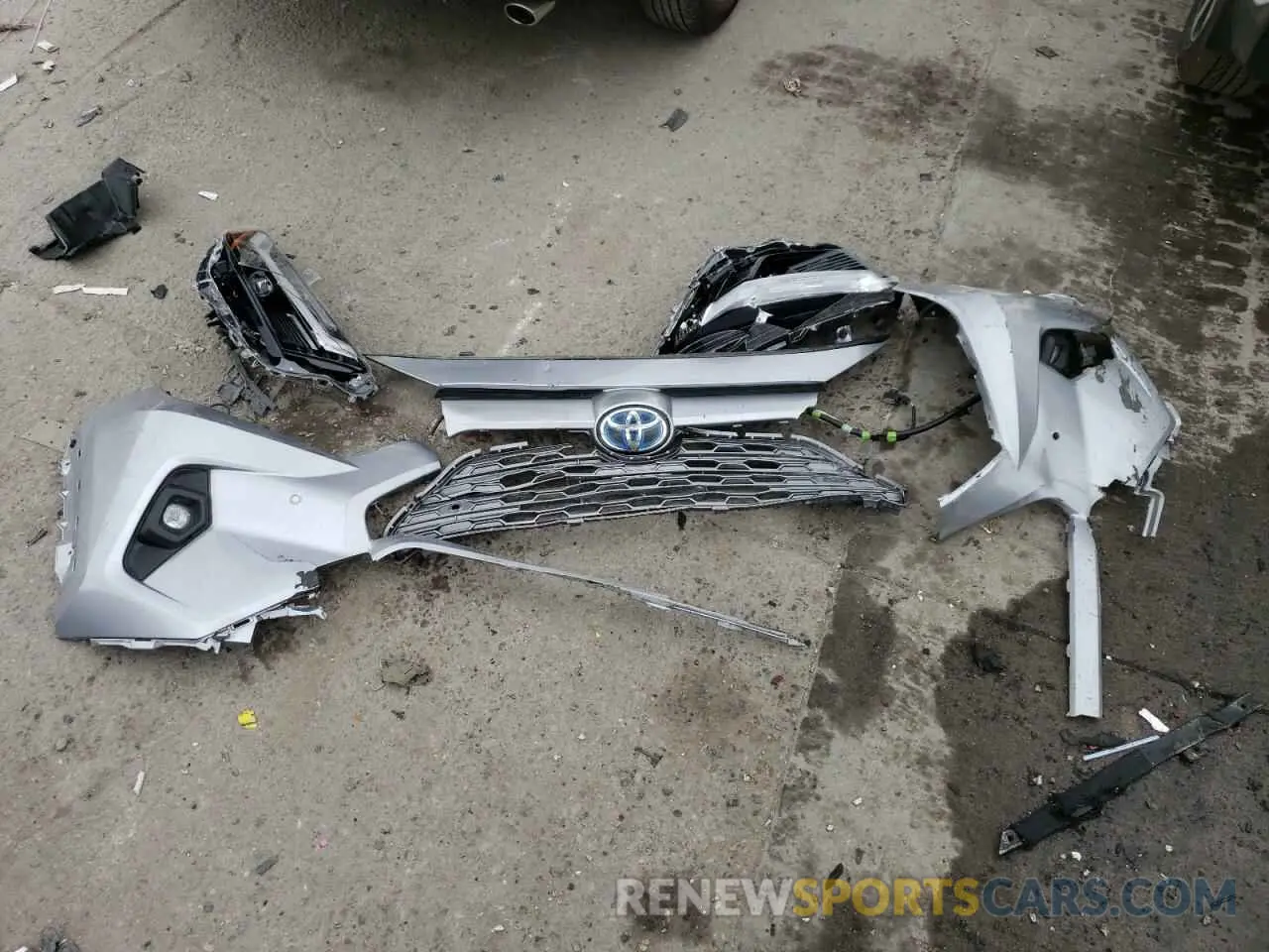 13 Photograph of a damaged car JTMD6RFV1PD112428 TOYOTA RAV4 2023