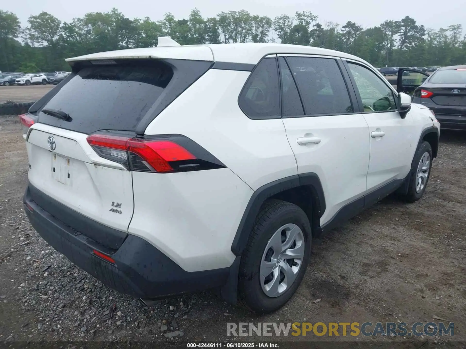 4 Photograph of a damaged car JTMG1RFV3PD093263 TOYOTA RAV4 2023