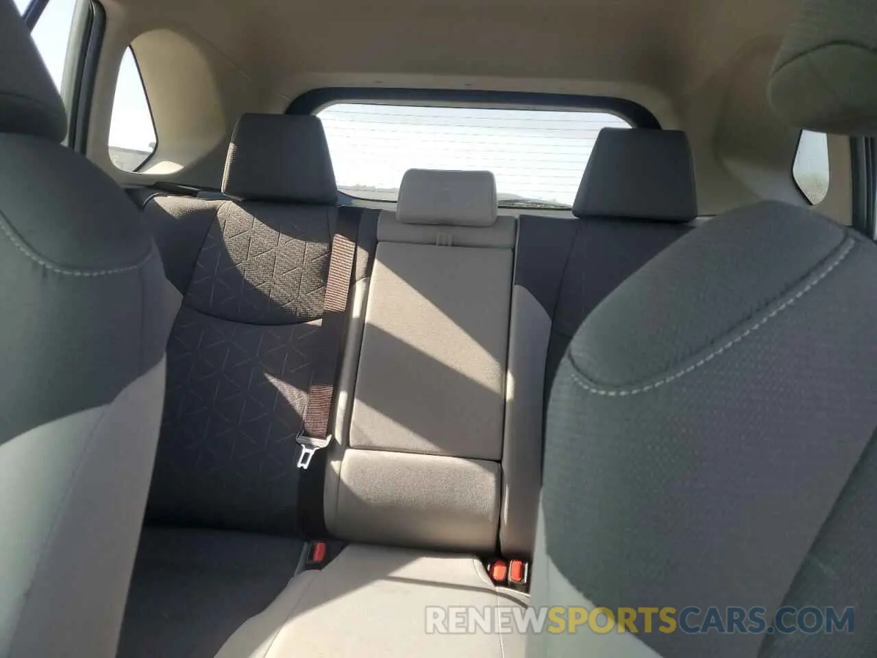 10 Photograph of a damaged car JTMP1RFV6PD093354 TOYOTA RAV4 2023