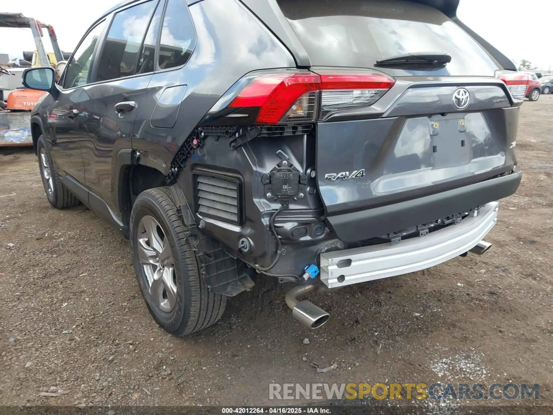 18 Photograph of a damaged car JTMW1RFV3PD104984 TOYOTA RAV4 2023