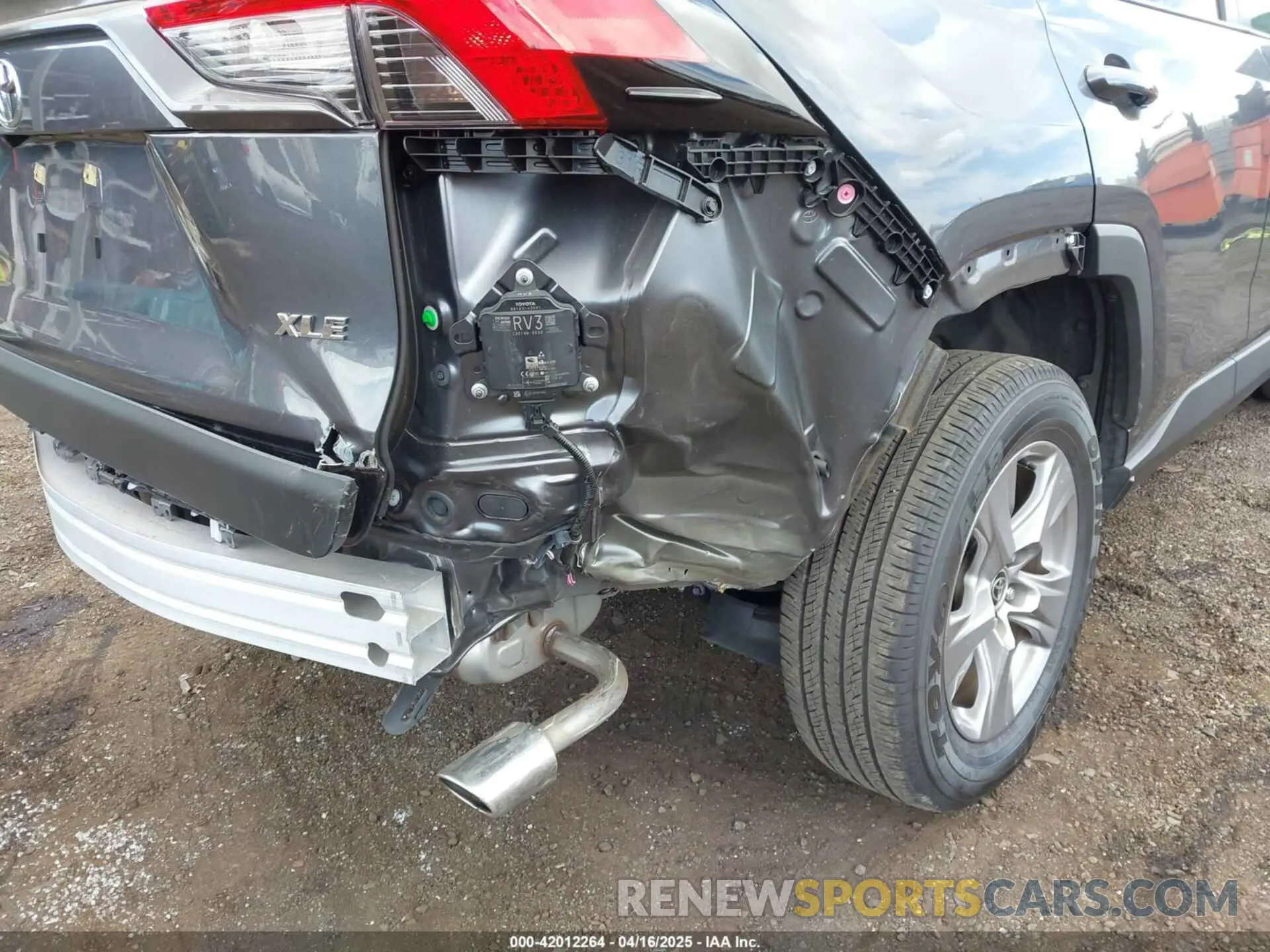 19 Photograph of a damaged car JTMW1RFV3PD104984 TOYOTA RAV4 2023