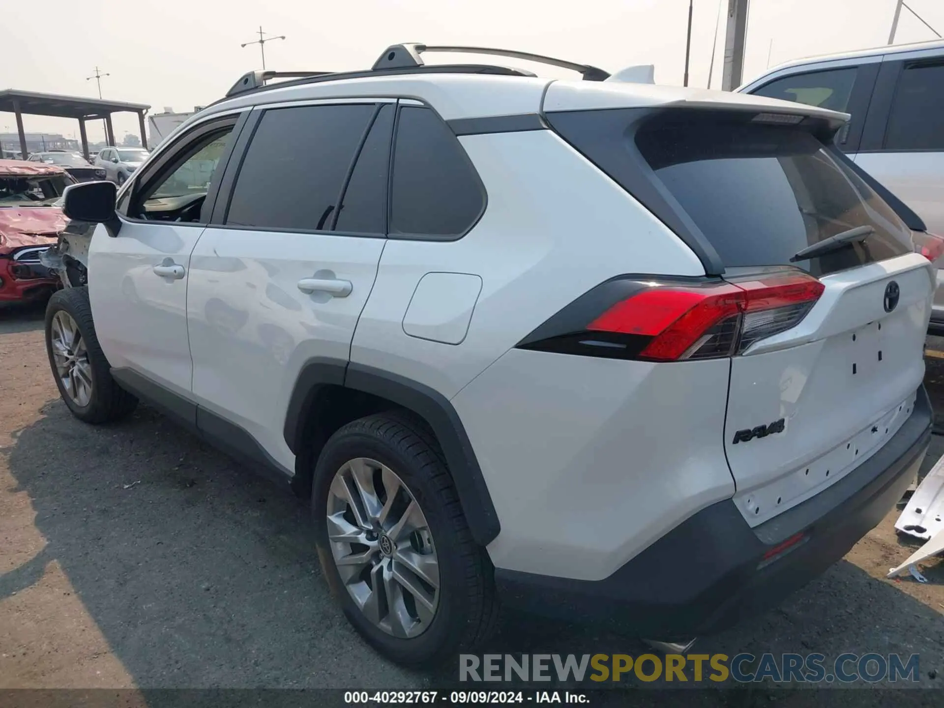 3 Photograph of a damaged car 2T3A1RFV0RW434677 TOYOTA RAV4 2024