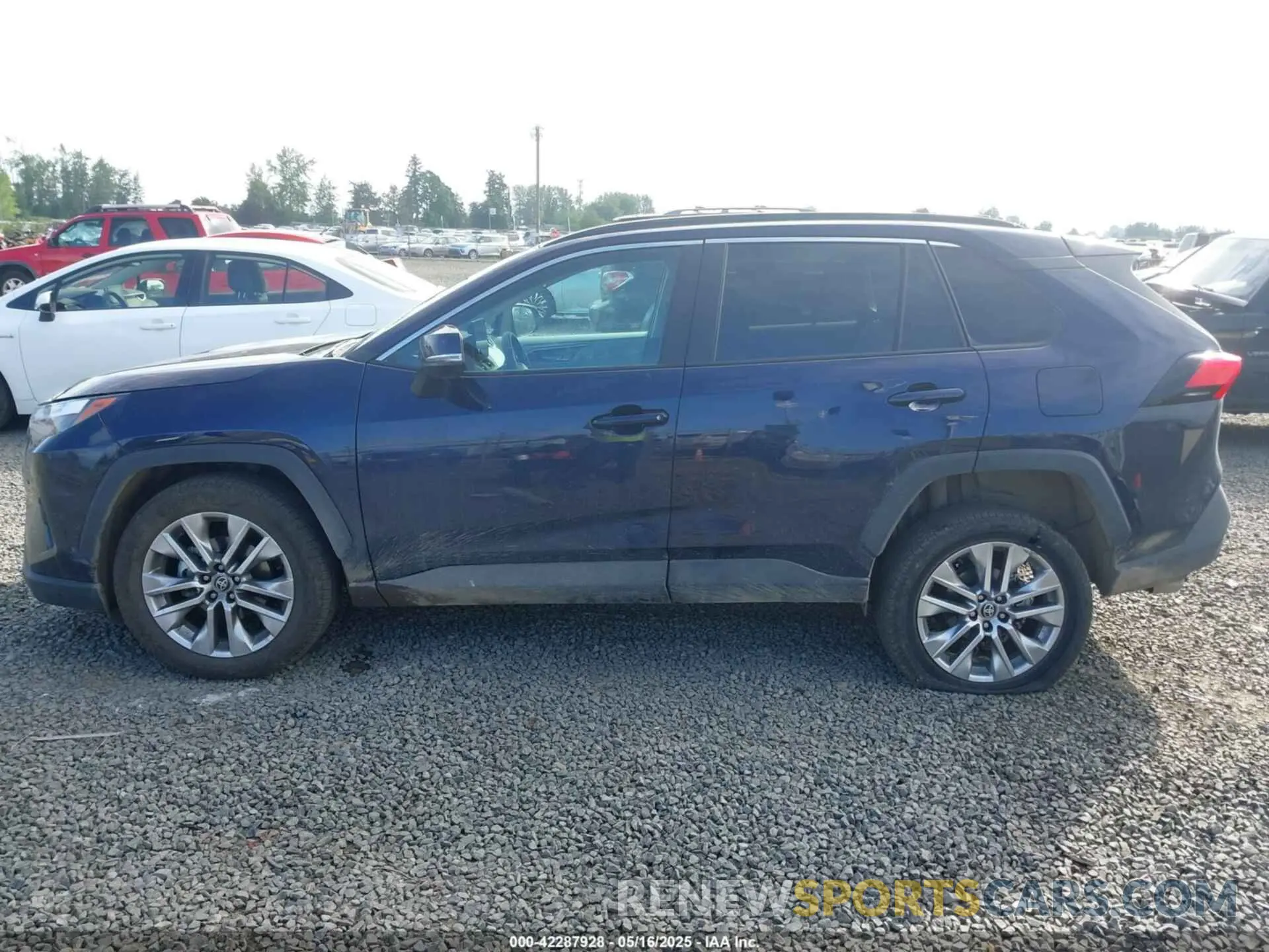 14 Photograph of a damaged car 2T3A1RFV0RW468912 TOYOTA RAV4 2024