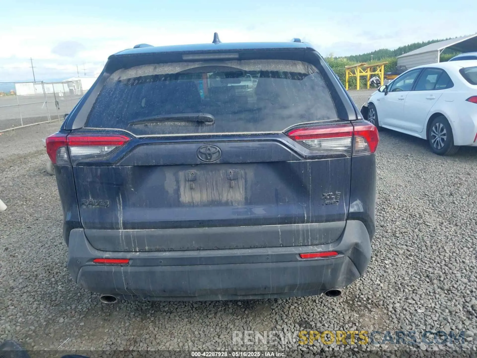 16 Photograph of a damaged car 2T3A1RFV0RW468912 TOYOTA RAV4 2024
