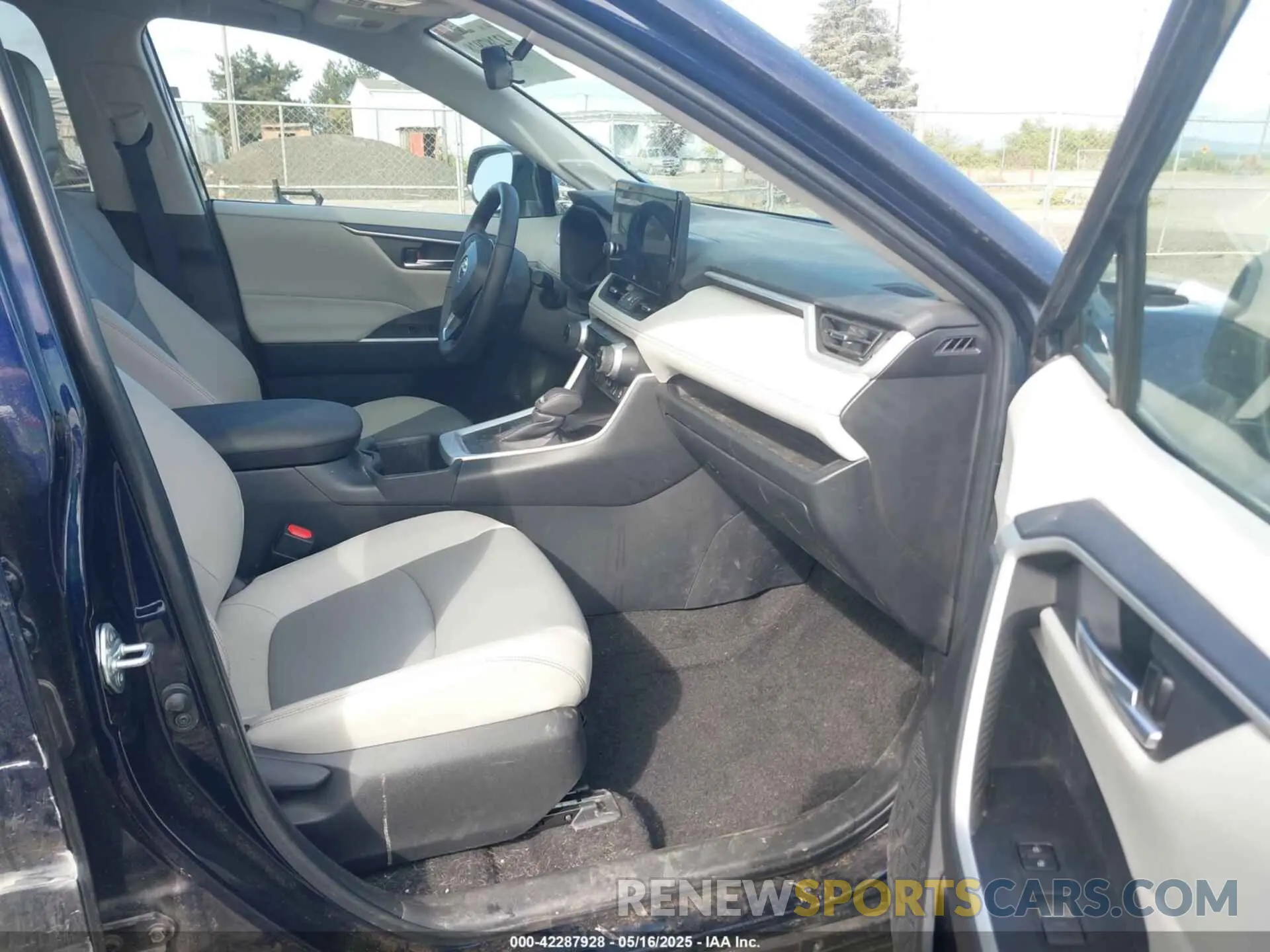 5 Photograph of a damaged car 2T3A1RFV0RW468912 TOYOTA RAV4 2024