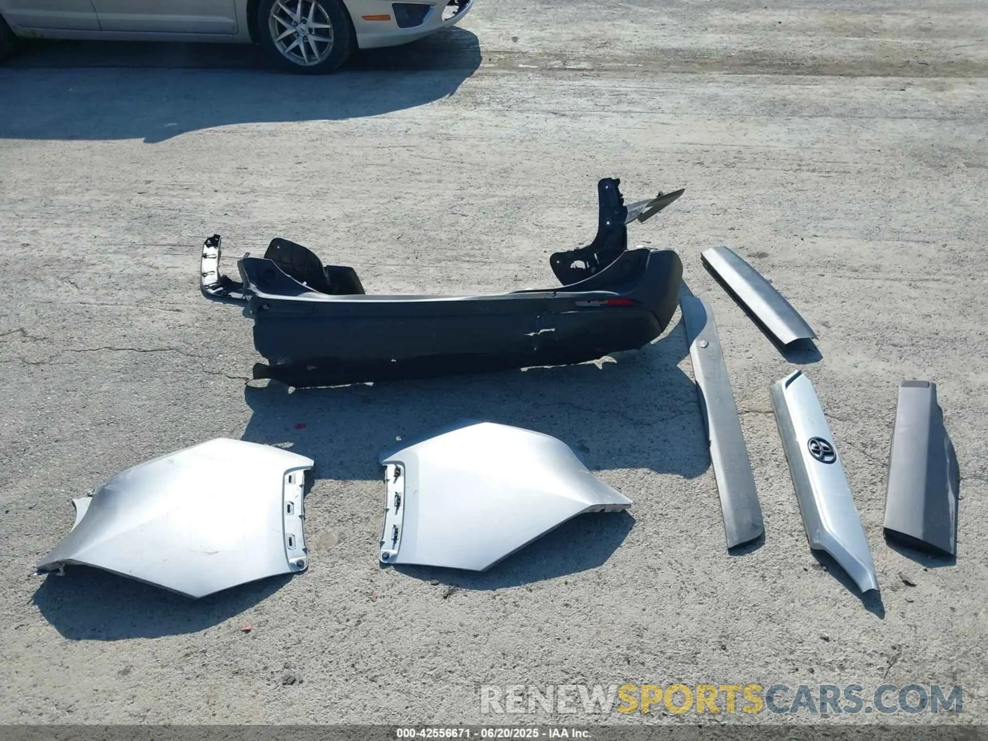11 Photograph of a damaged car 2T3A1RFV2RC461798 TOYOTA RAV4 2024