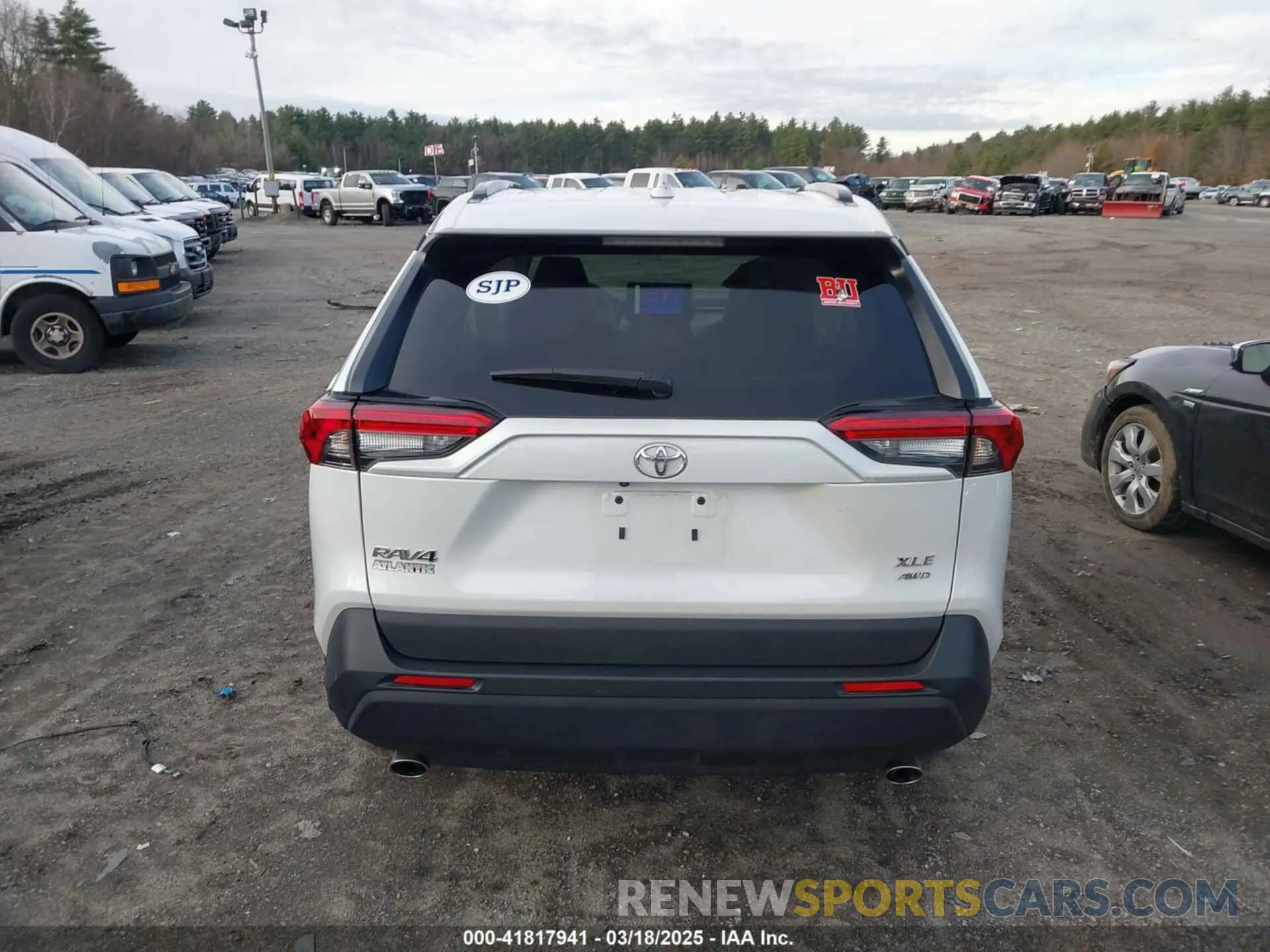 16 Photograph of a damaged car 2T3A1RFV2RW435605 TOYOTA RAV4 2024