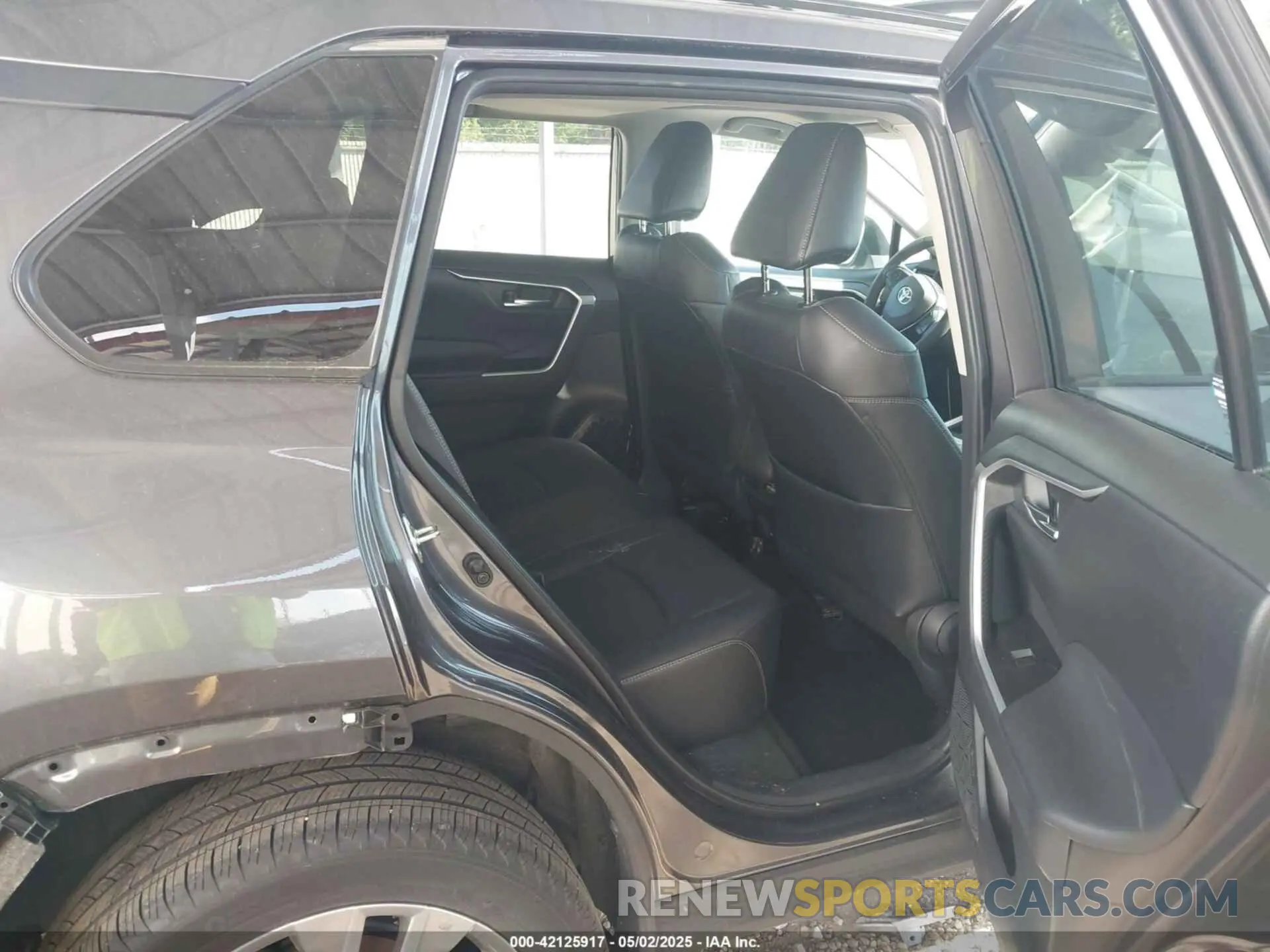 8 Photograph of a damaged car 2T3A1RFV3RC399408 TOYOTA RAV4 2024