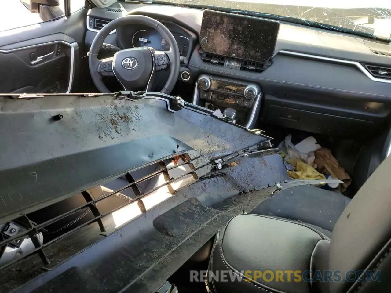 8 Photograph of a damaged car 2T3A1RFV4RC432061 TOYOTA RAV4 2024