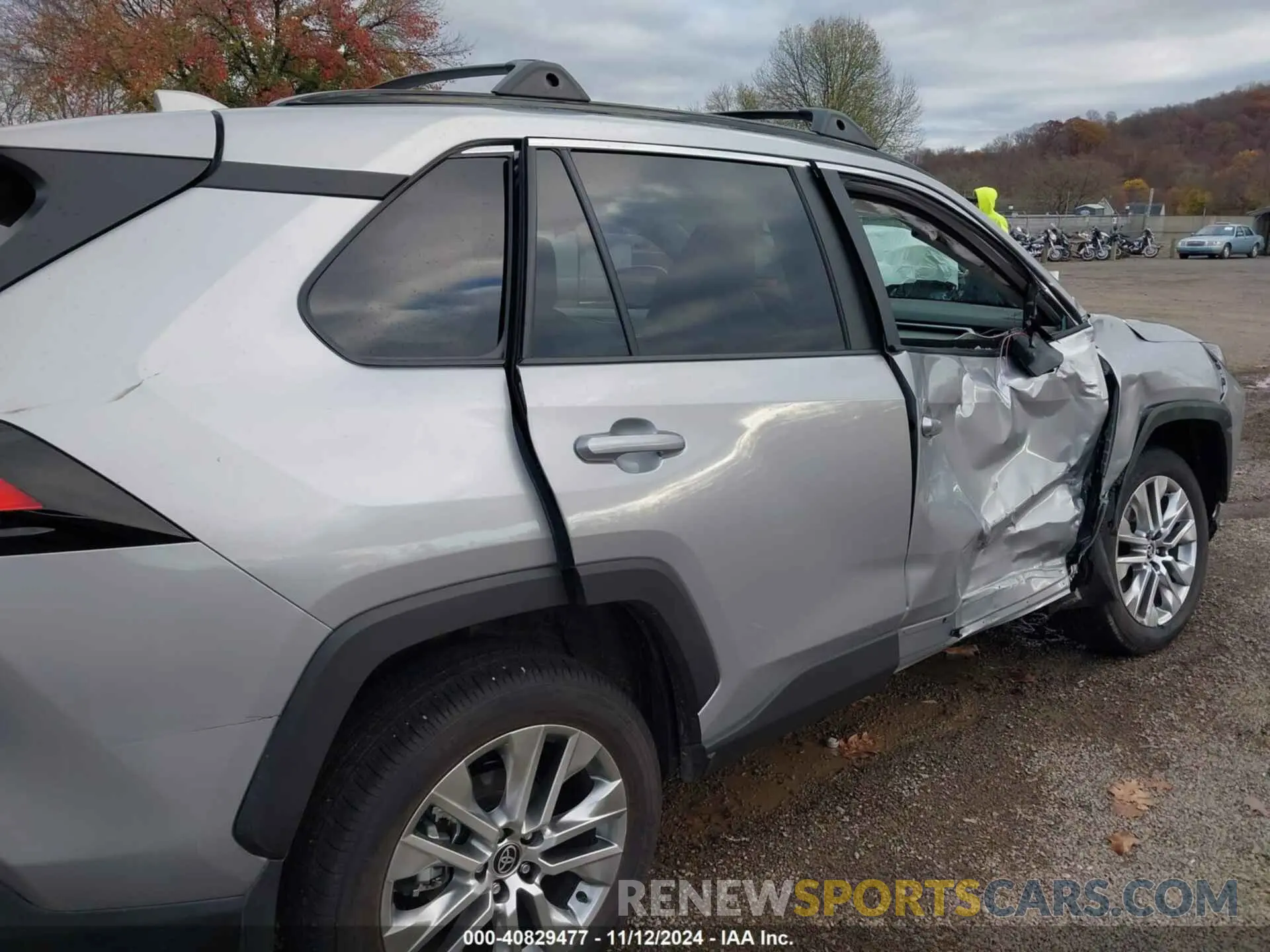18 Photograph of a damaged car 2T3A1RFV4RC476514 TOYOTA RAV4 2024